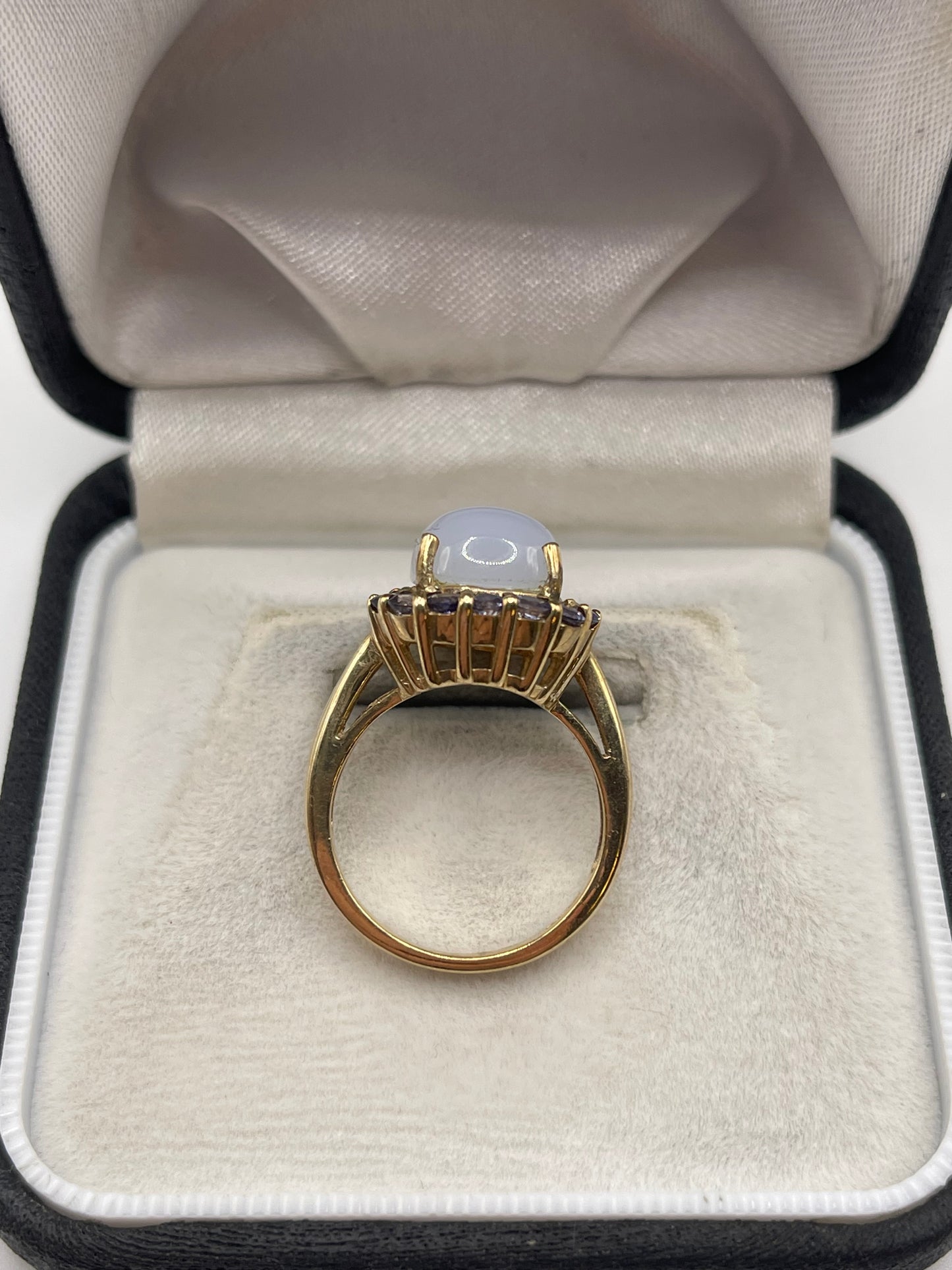9ct gold chalcedony and iolite ring