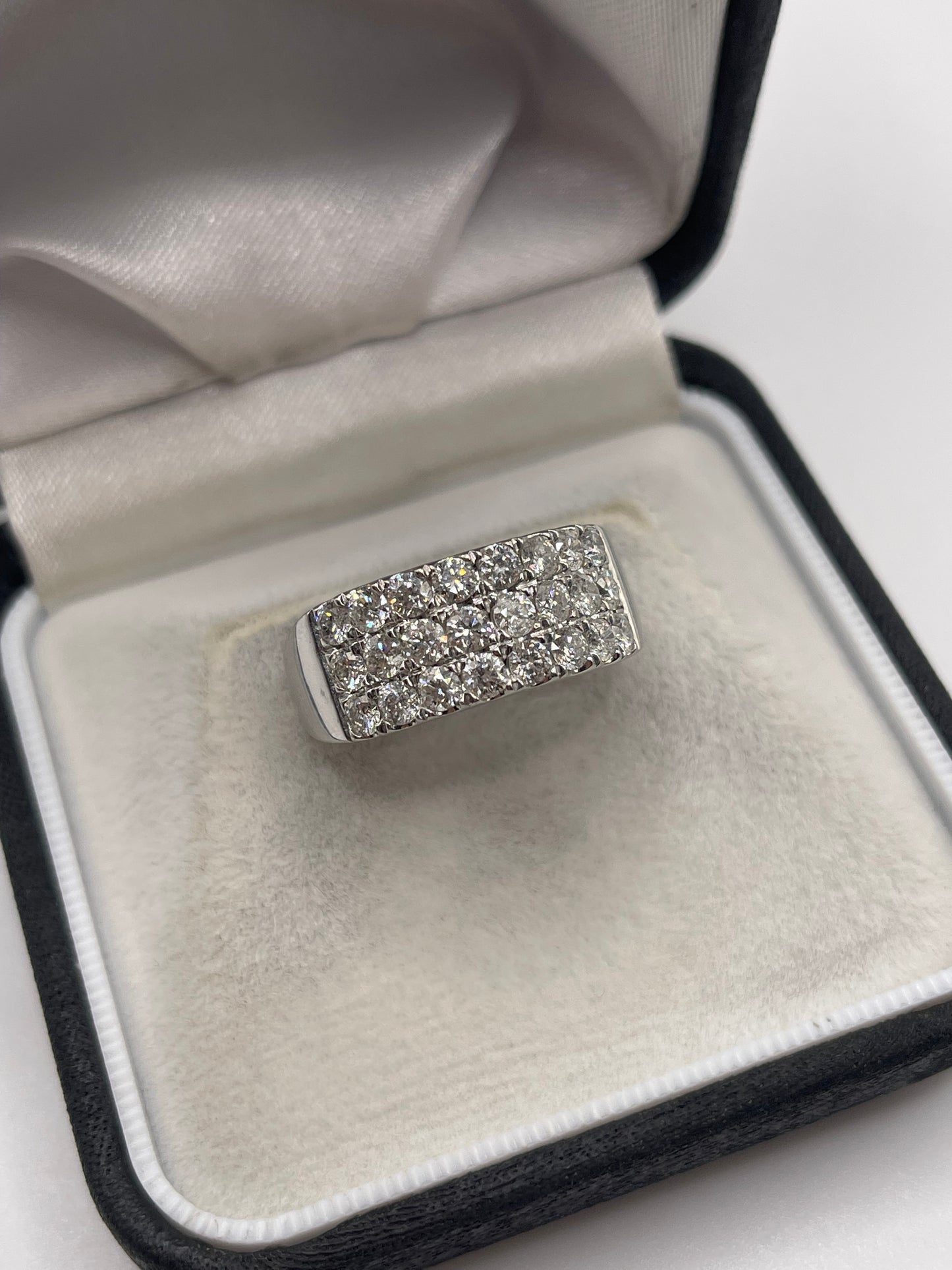 9ct white gold 2ct diamond cluster ring