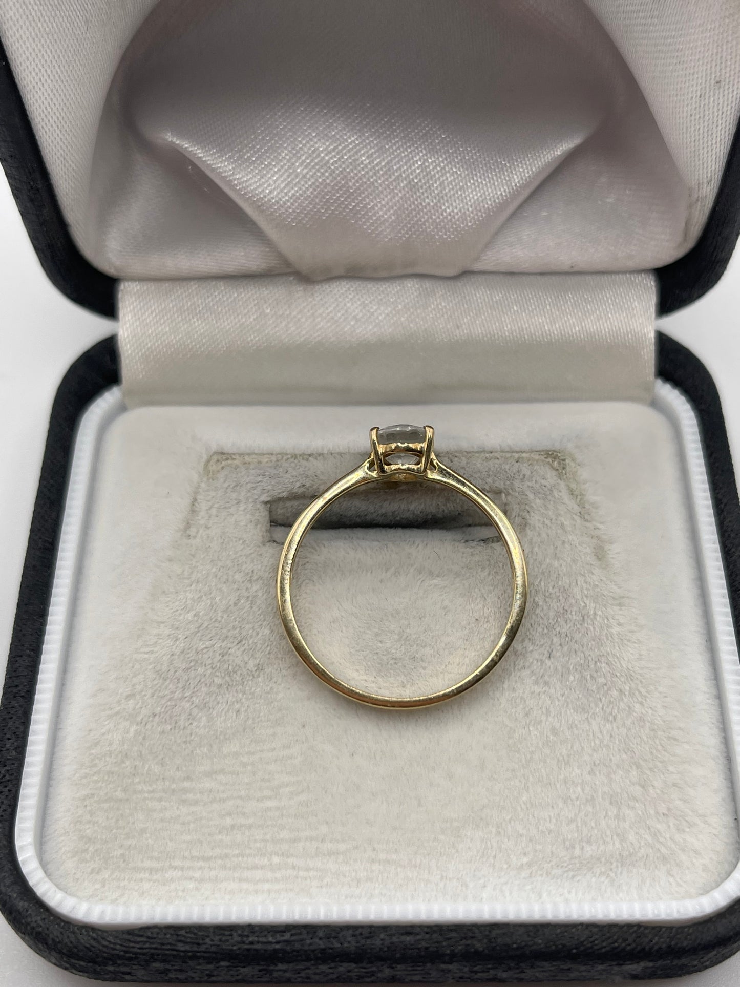 9ct gold white zircon ring