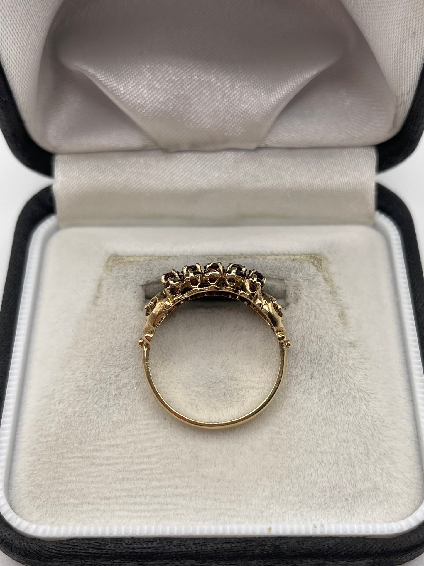 9ct gold garnet cluster ring