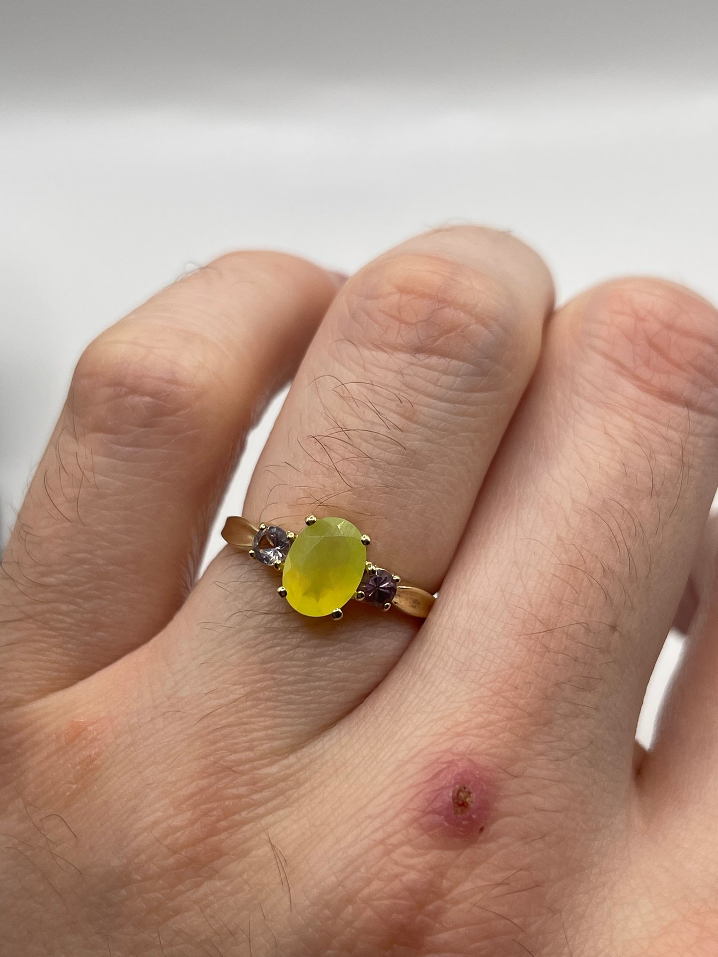 9ct gold quartz ring