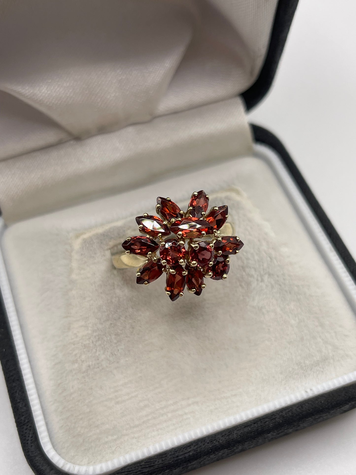 9ct gold garnet cluster ring