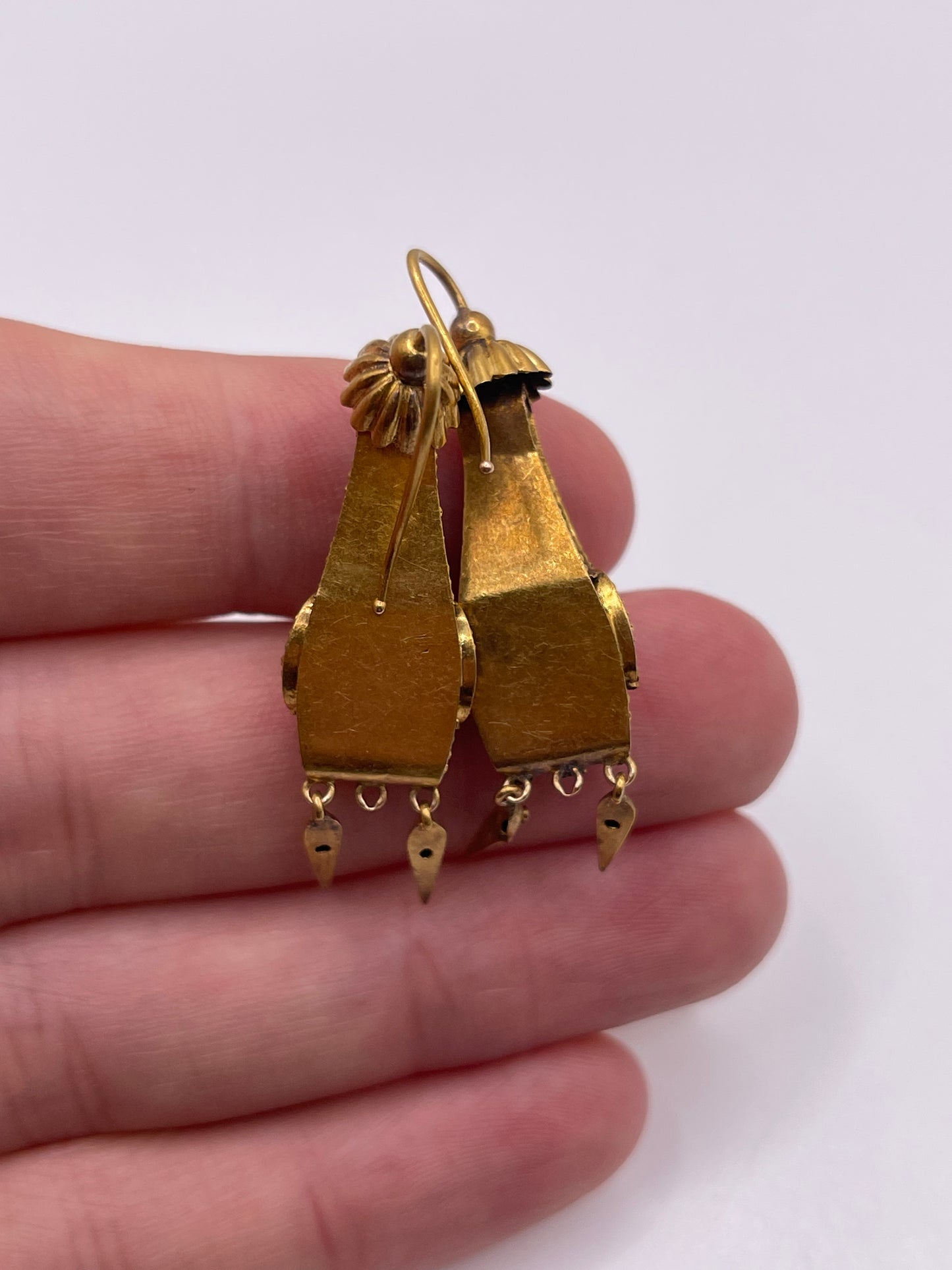 Antique 15ct gold garnet earrings