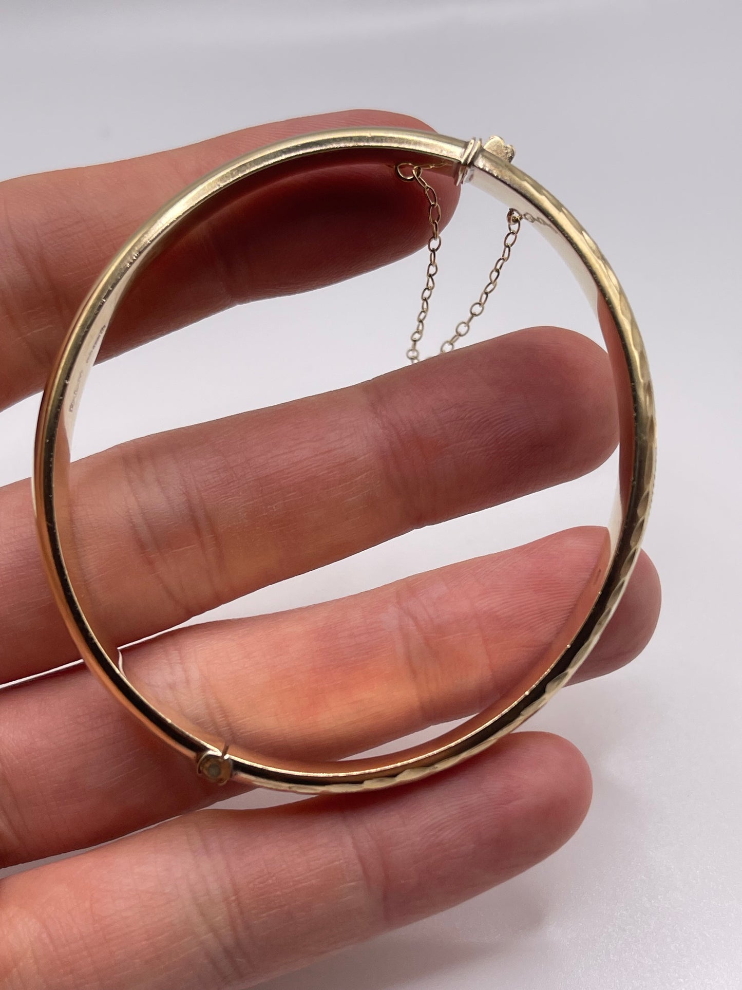 9ct gold bangle