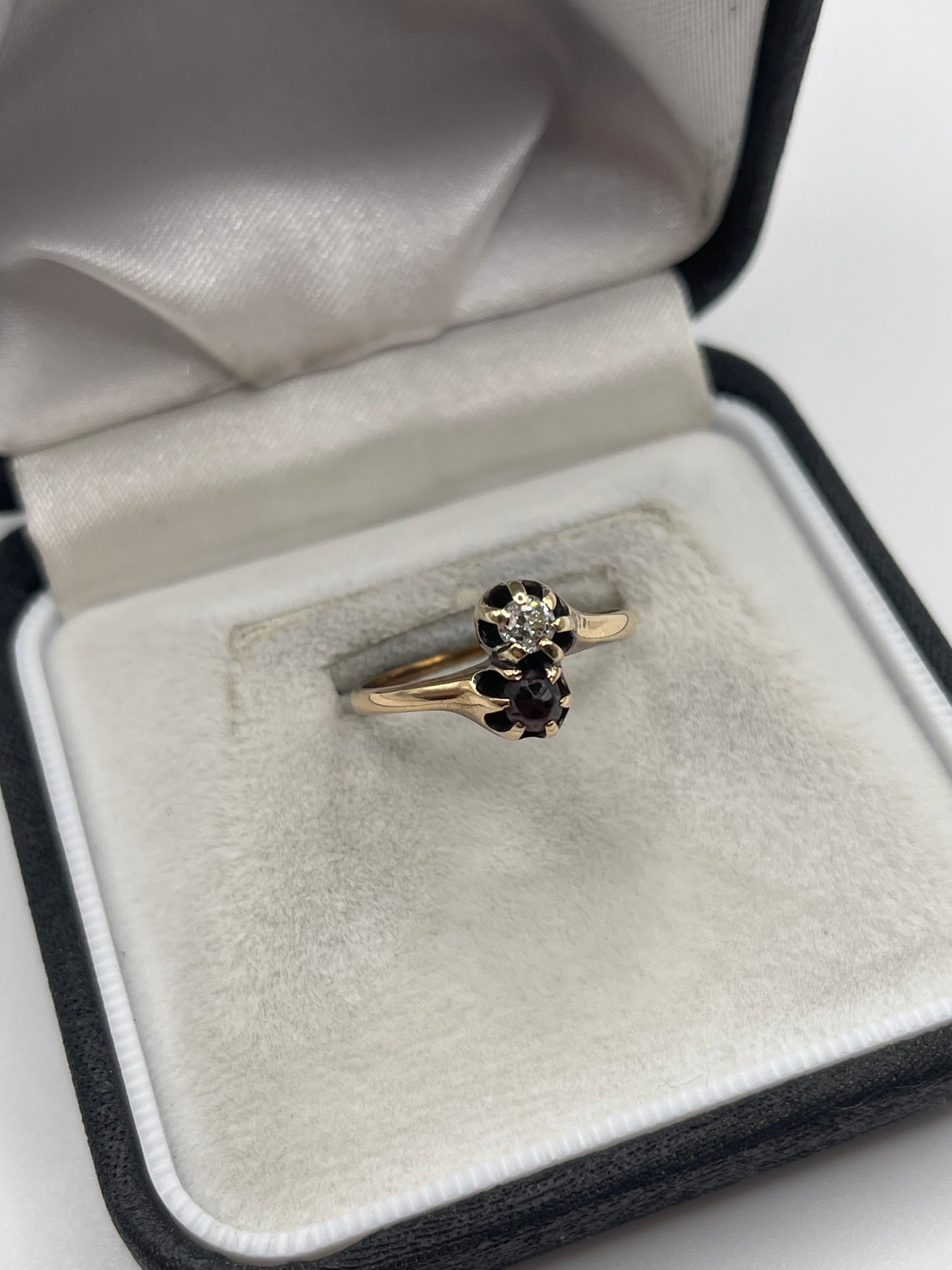 14ct gold garnet and diamond ring