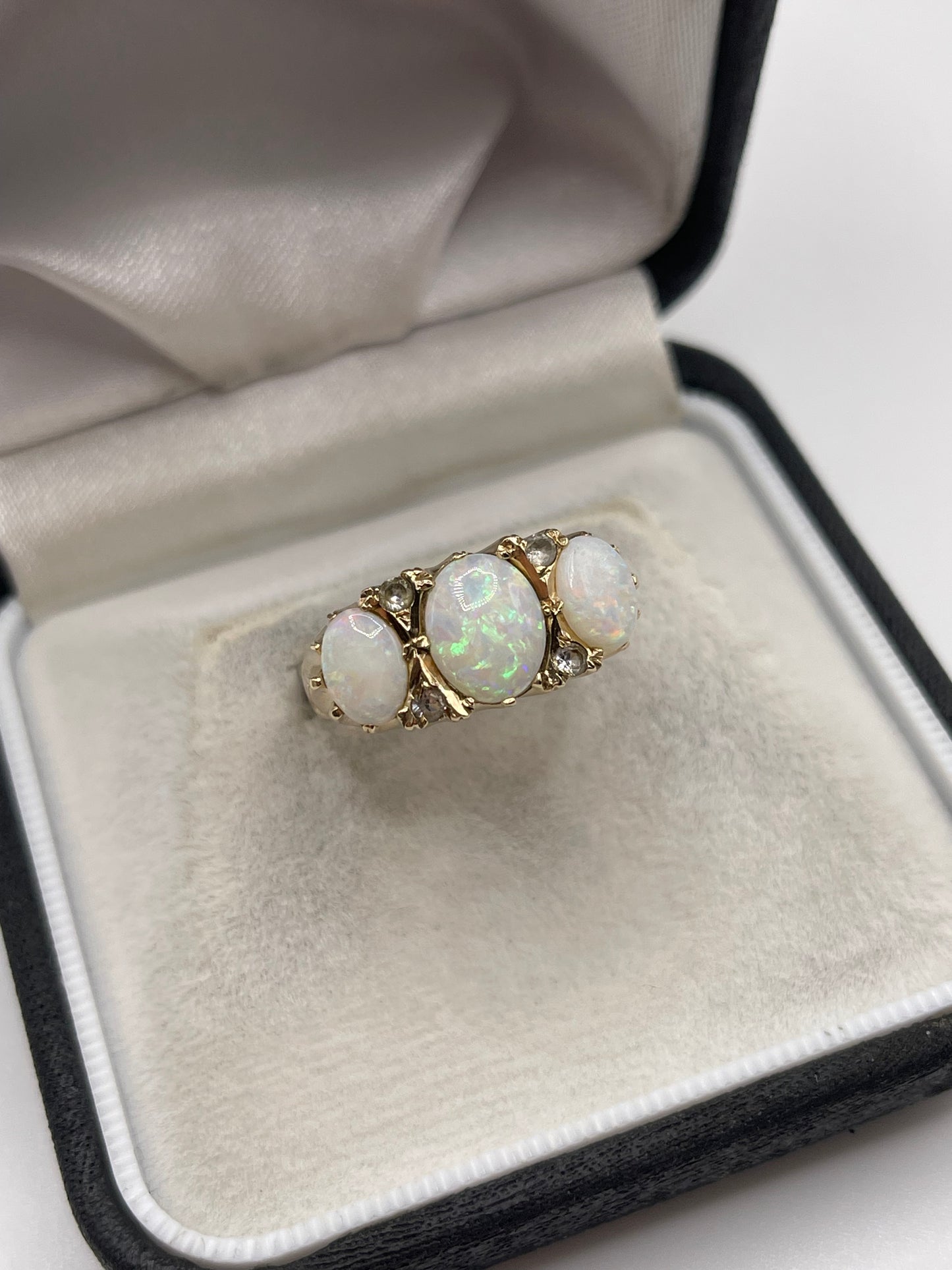 9ct gold opal ring