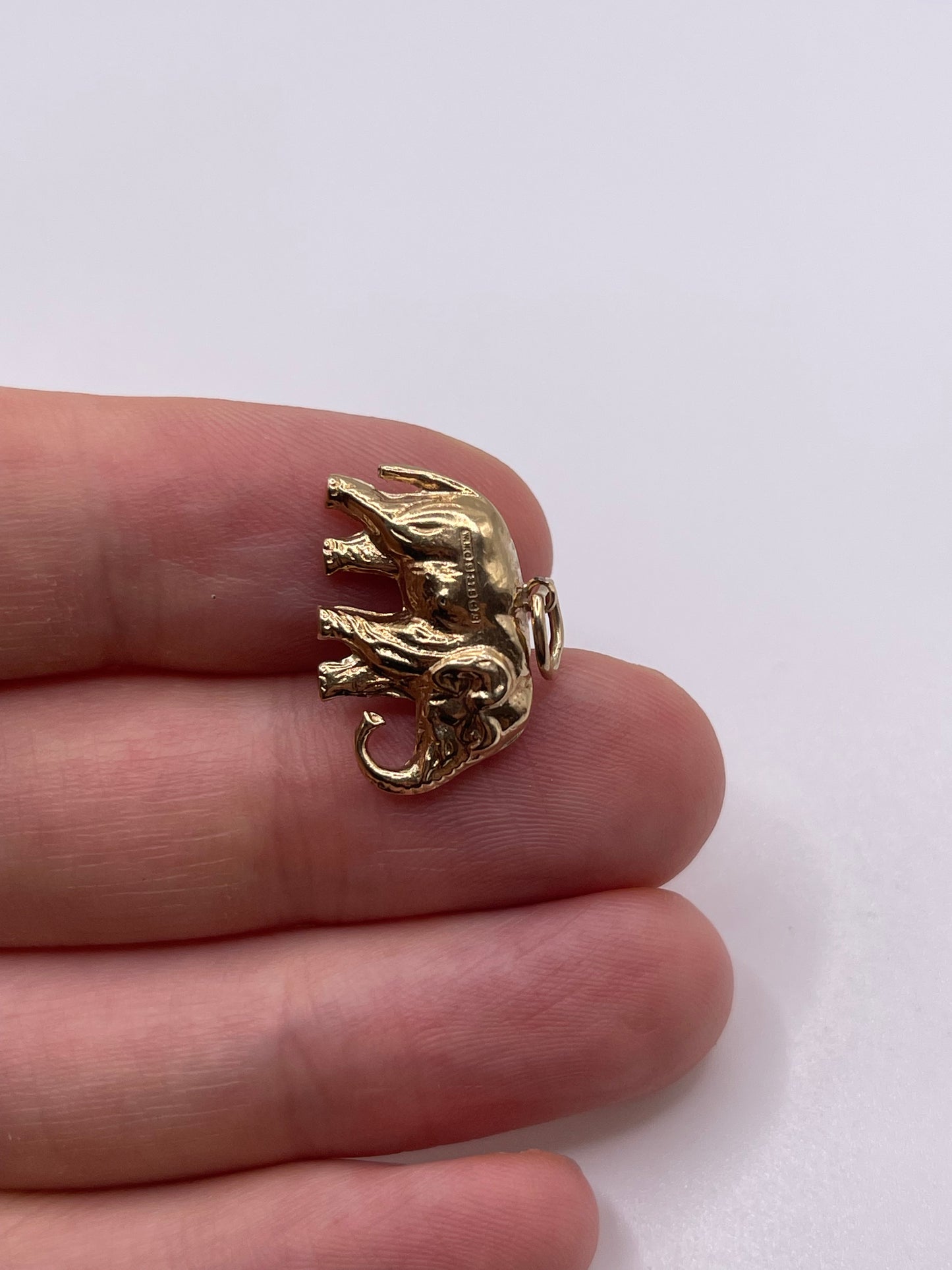 9ct gold elephant charm
