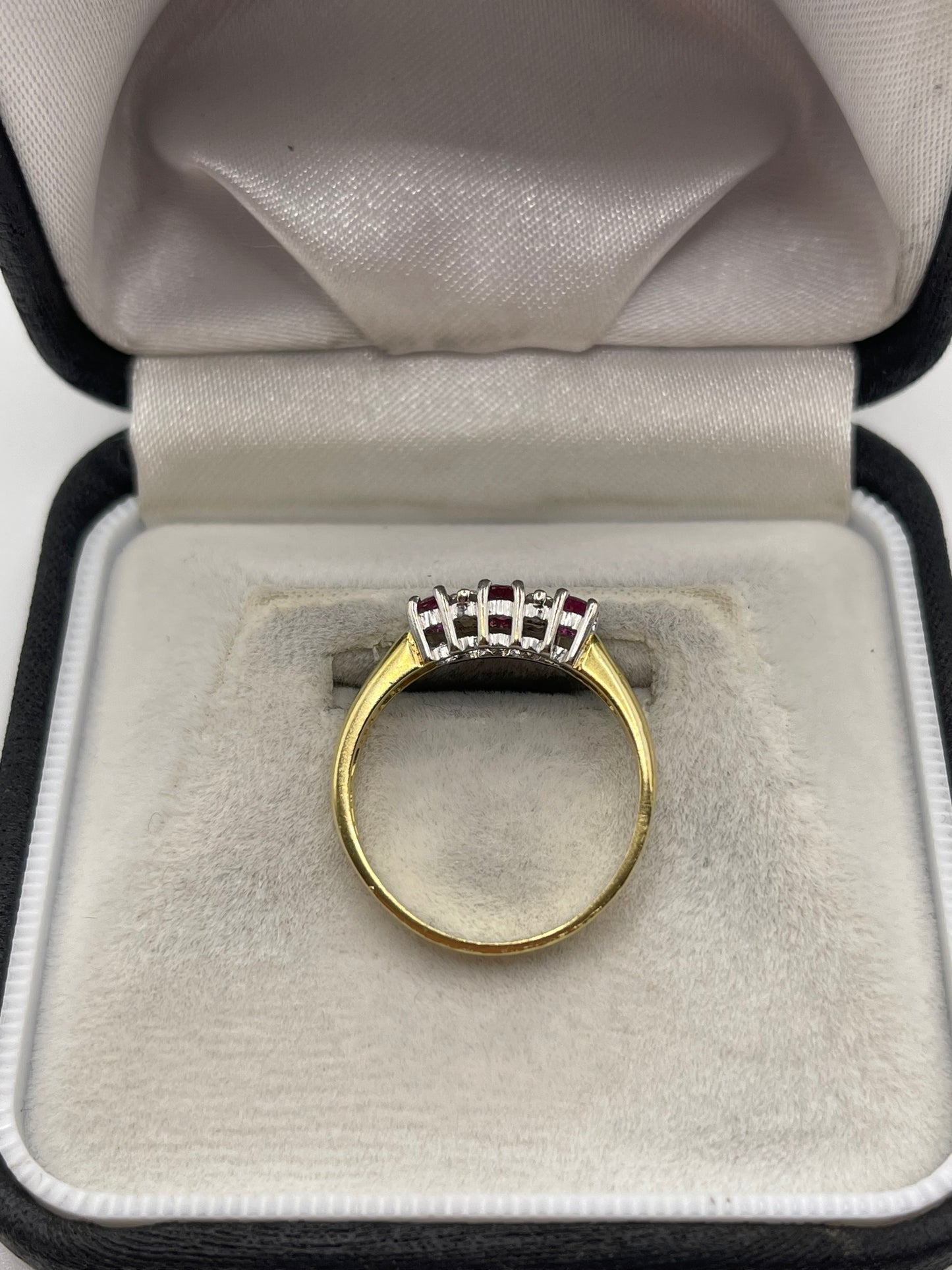 18ct gold ruby and diamond ring