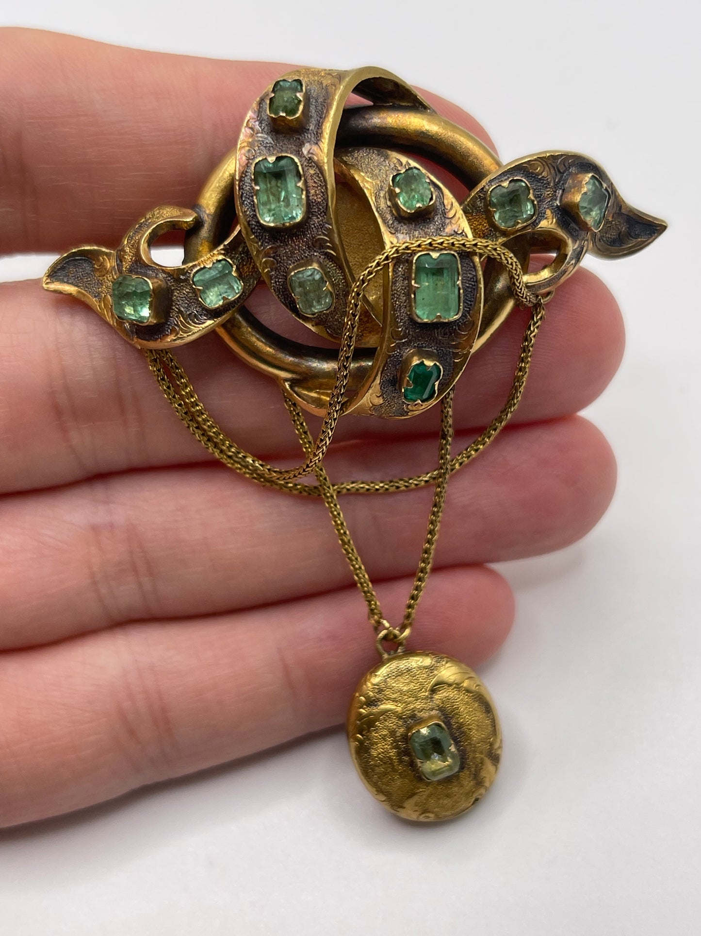 Antique 15ct gold emerald brooch
