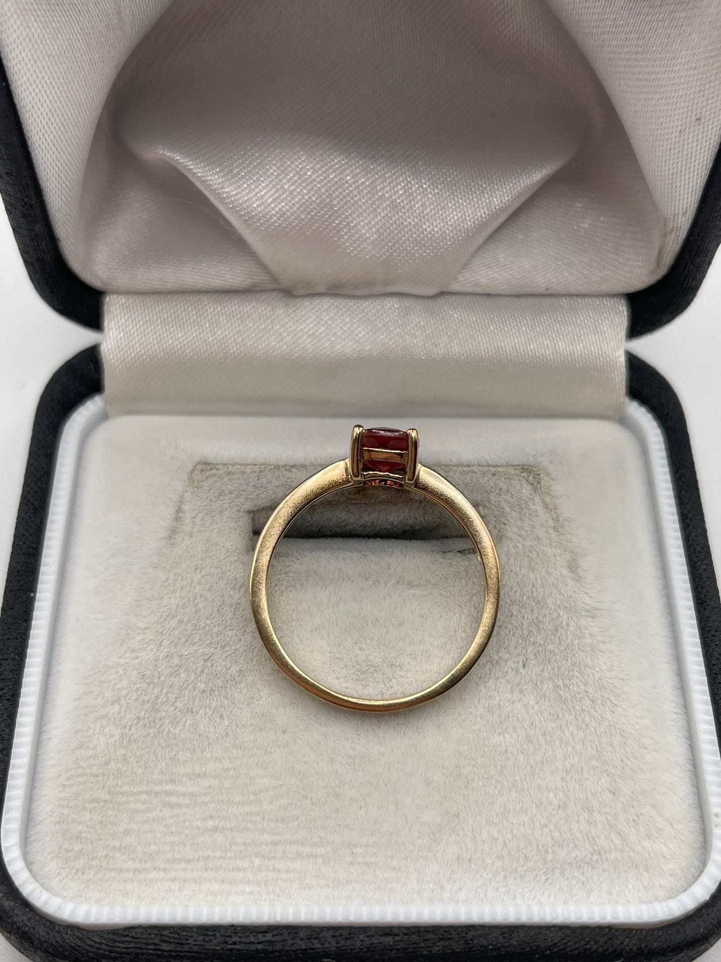 9ct gold quartz ring
