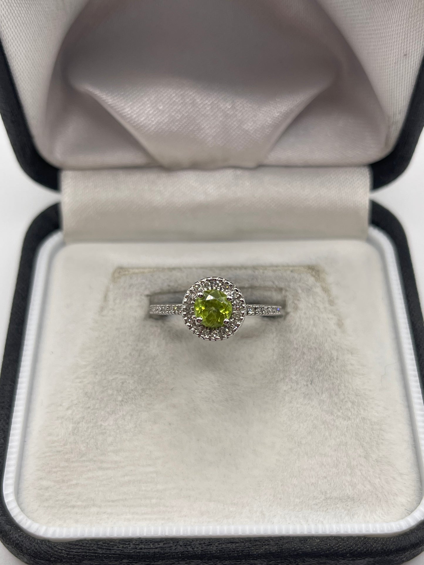 9ct white gold peridot and diamond ring