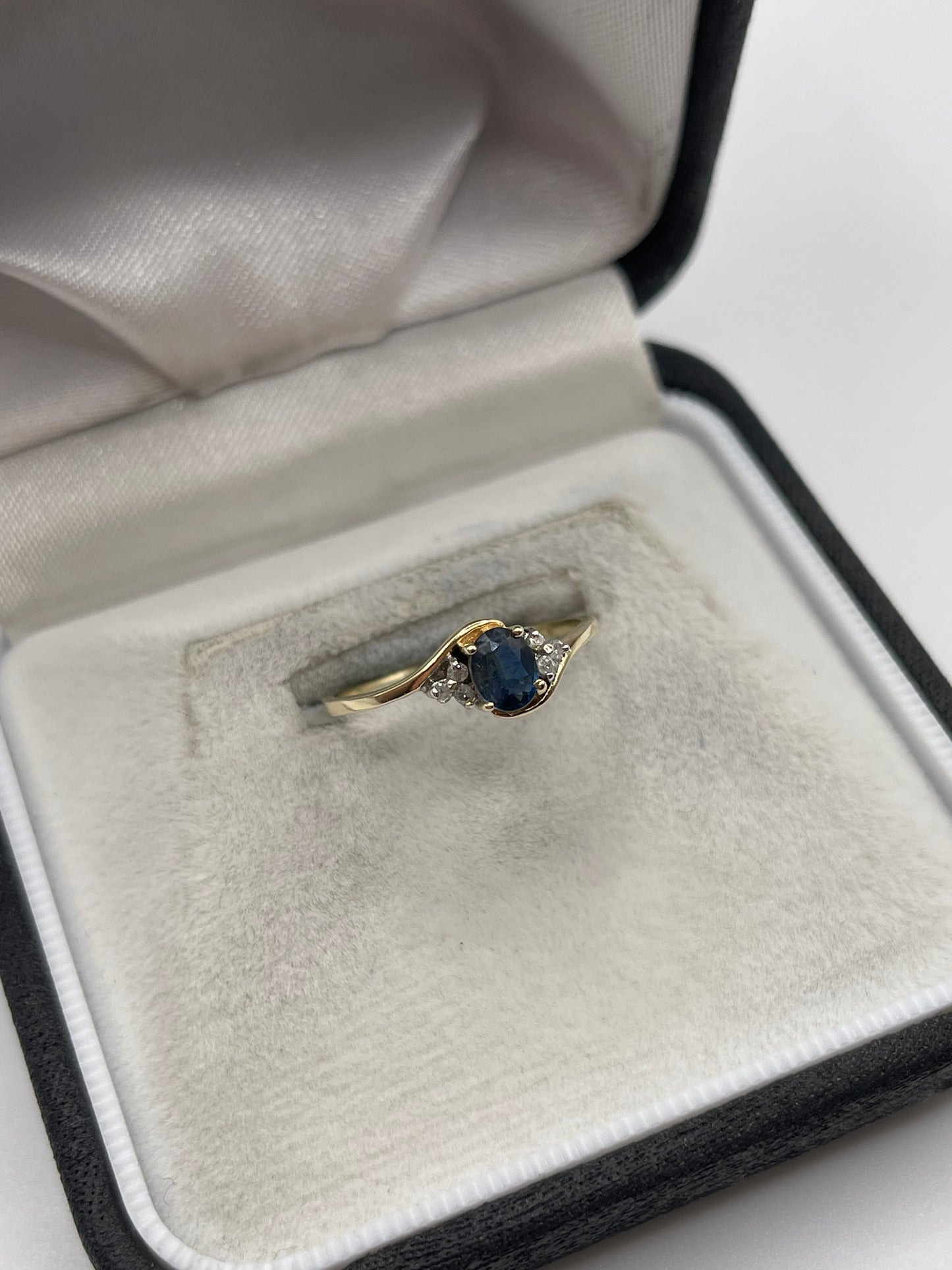 9ct gold sapphire and diamond ring