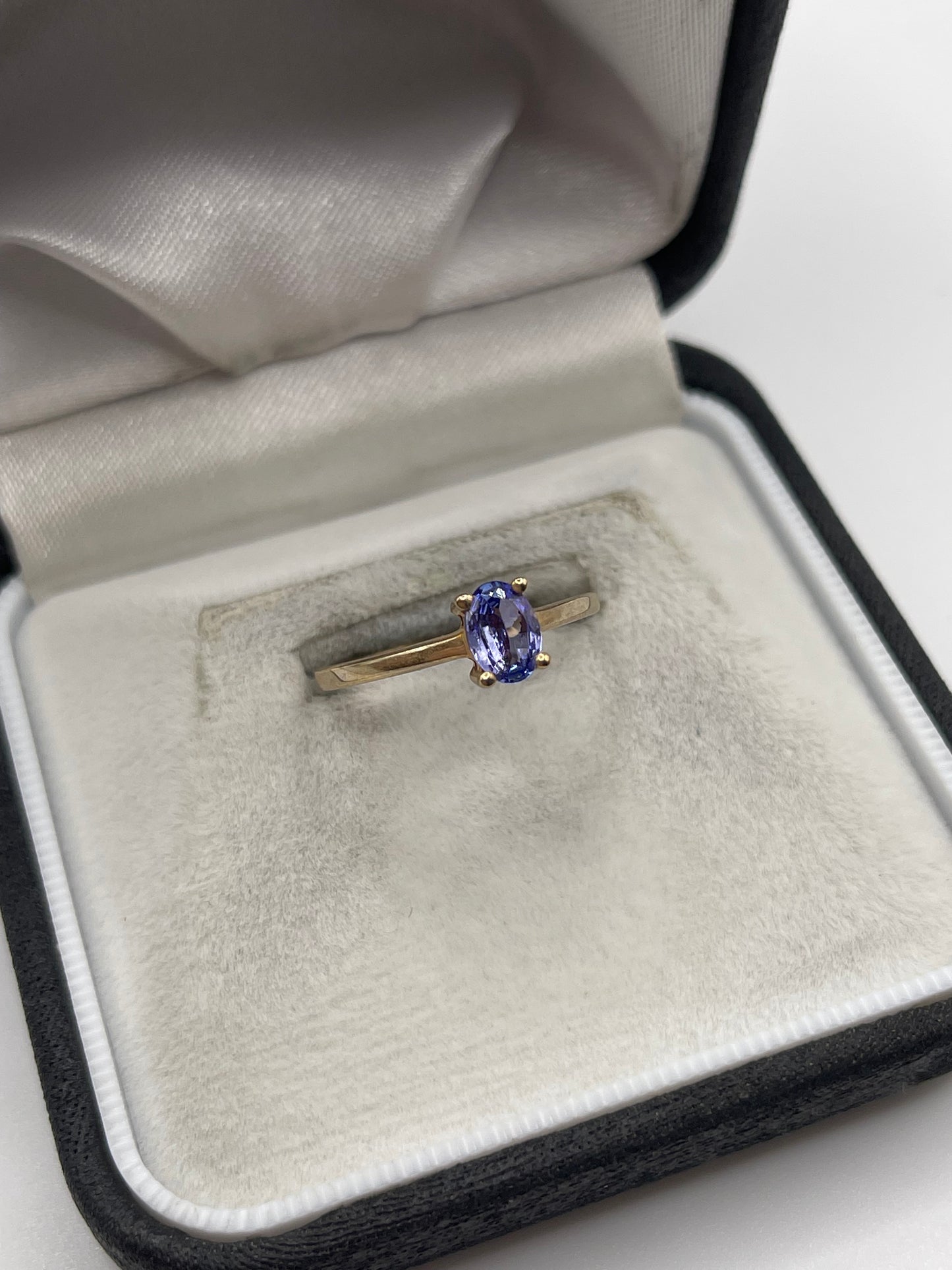 9ct gold tanzanite ring