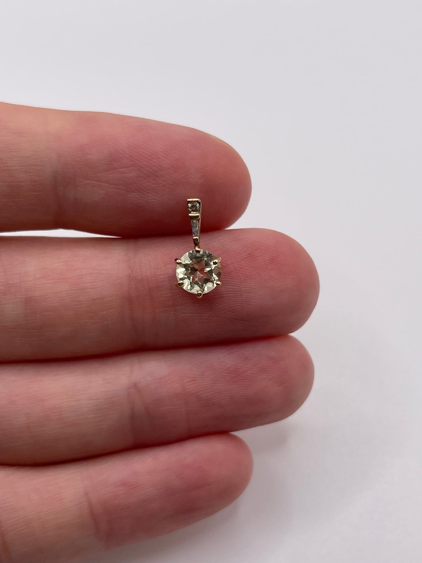 9ct gold quartz and diamond pendant