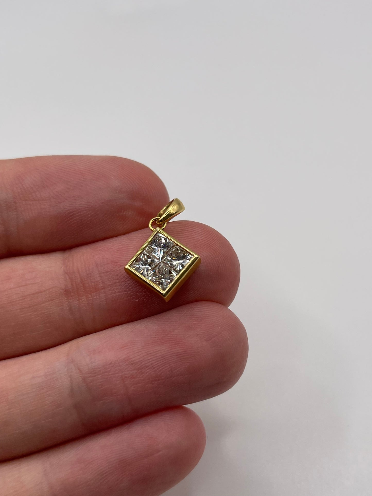 18ct gold 1.2ct diamond pendant