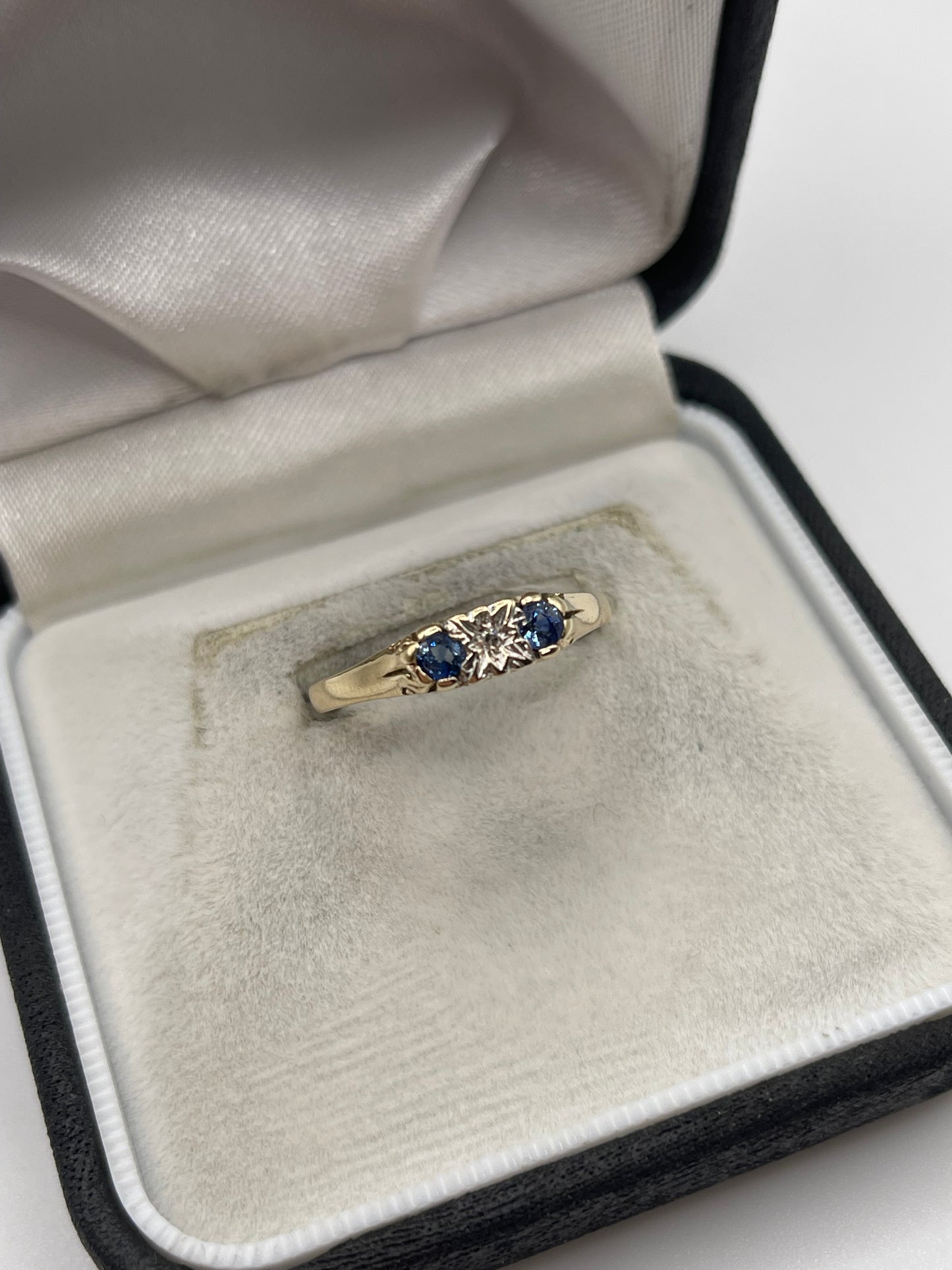 9ct gold sapphire and diamond ring