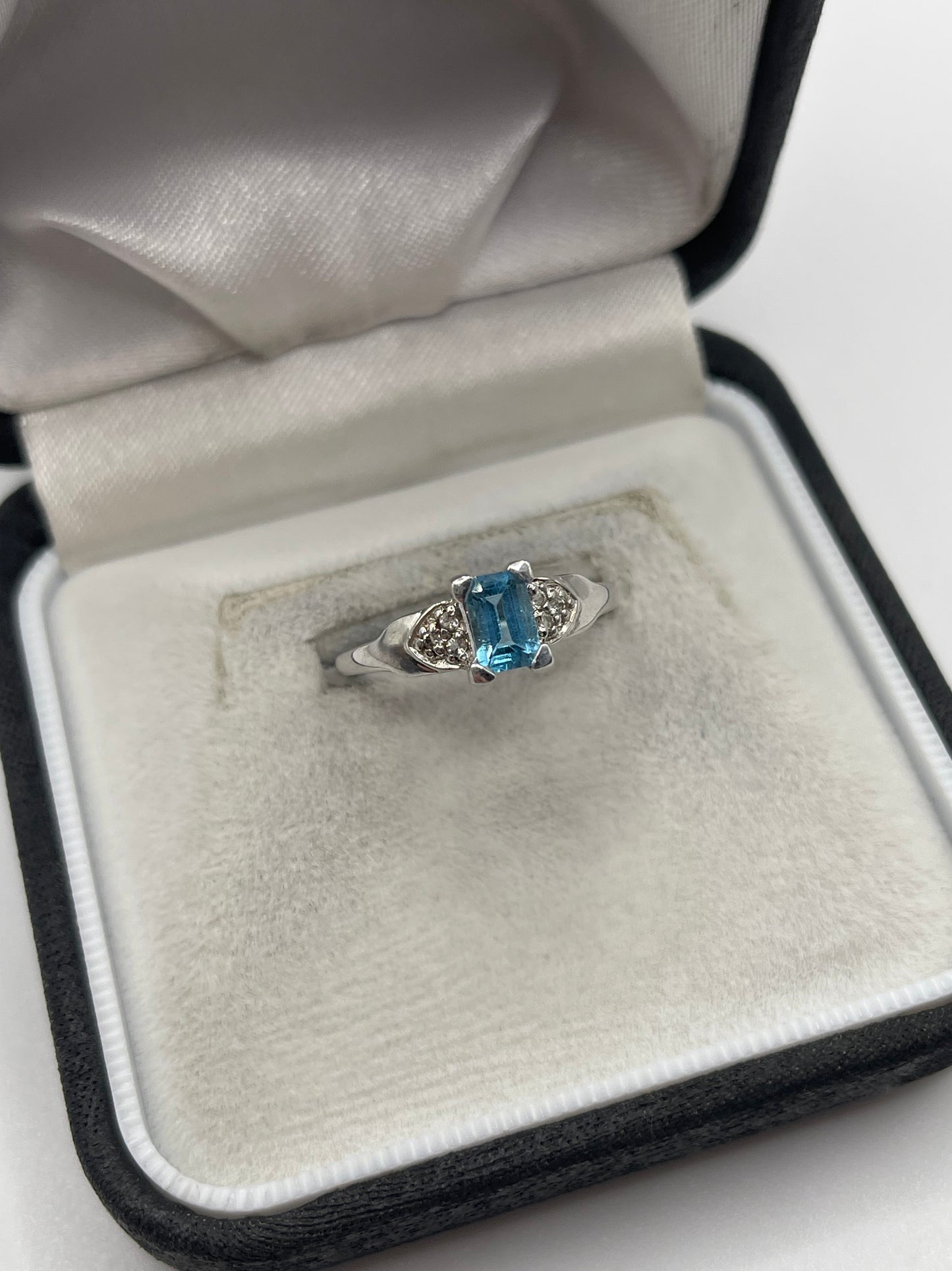 9ct white gold topaz and diamond ring