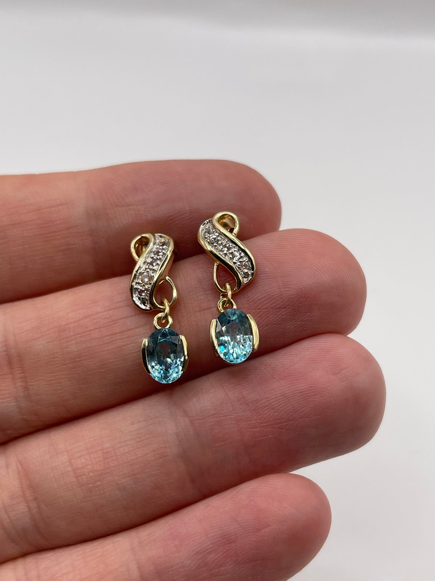 9ct gold zircon earrings