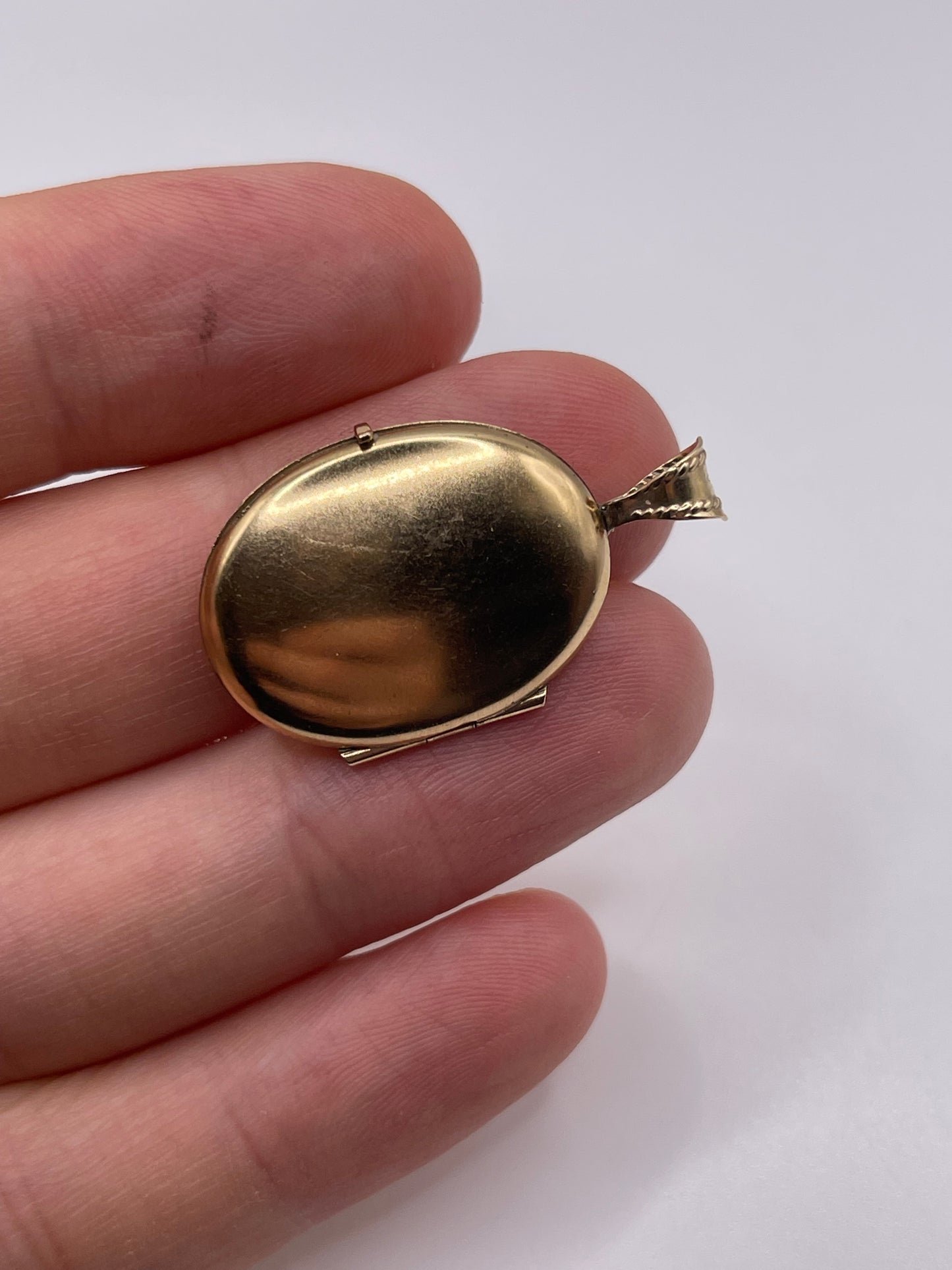 9ct gold locket pendant