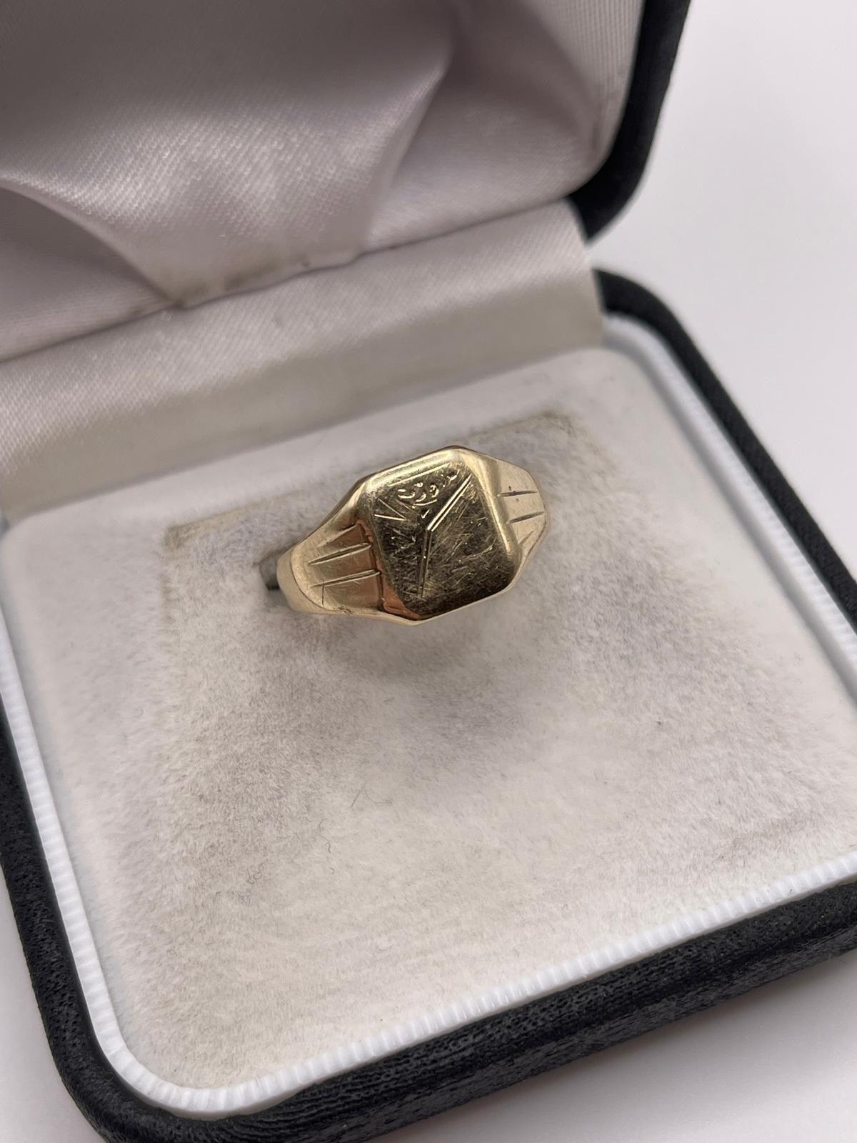 9ct gold engraved signet ring
