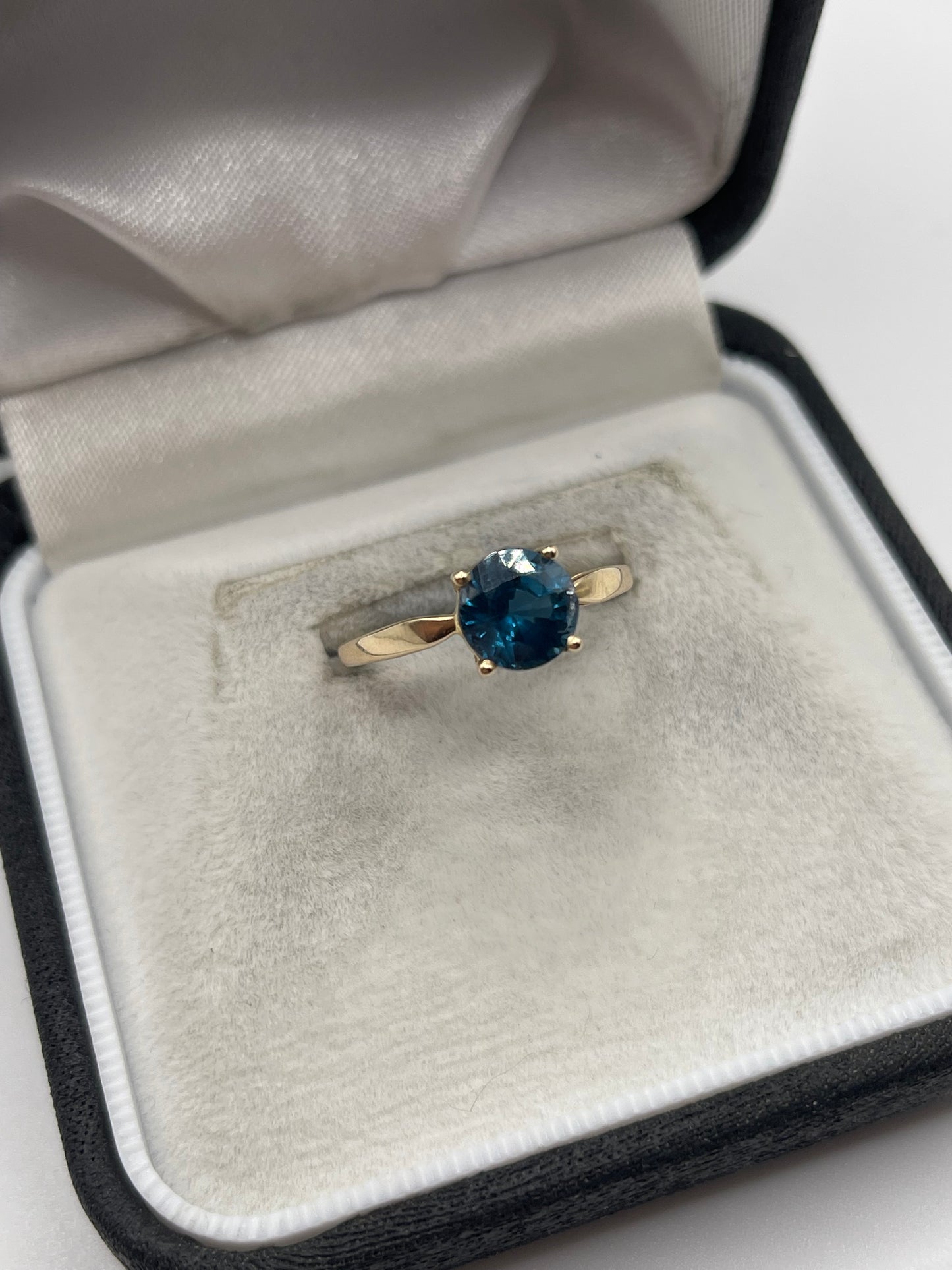 9ct gold teal topaz ring