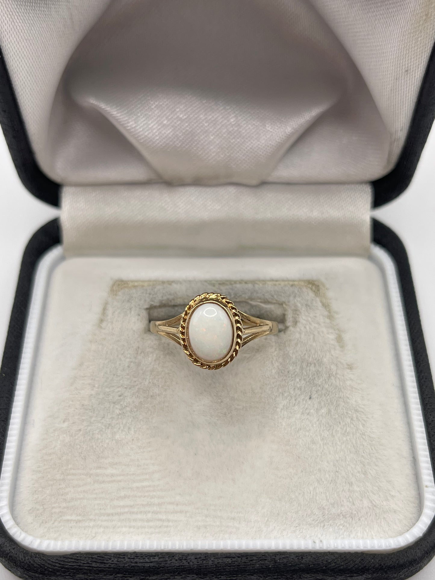 9ct gold opal ring