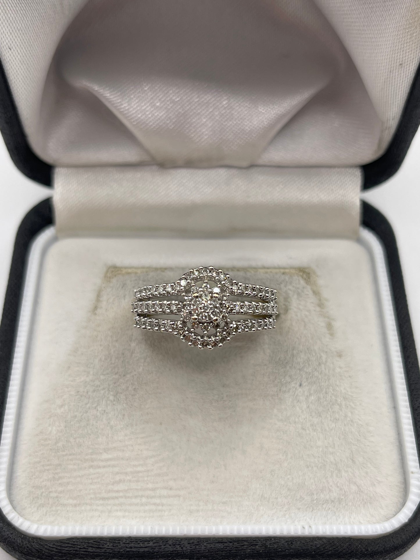 9ct gold diamond cluster ring