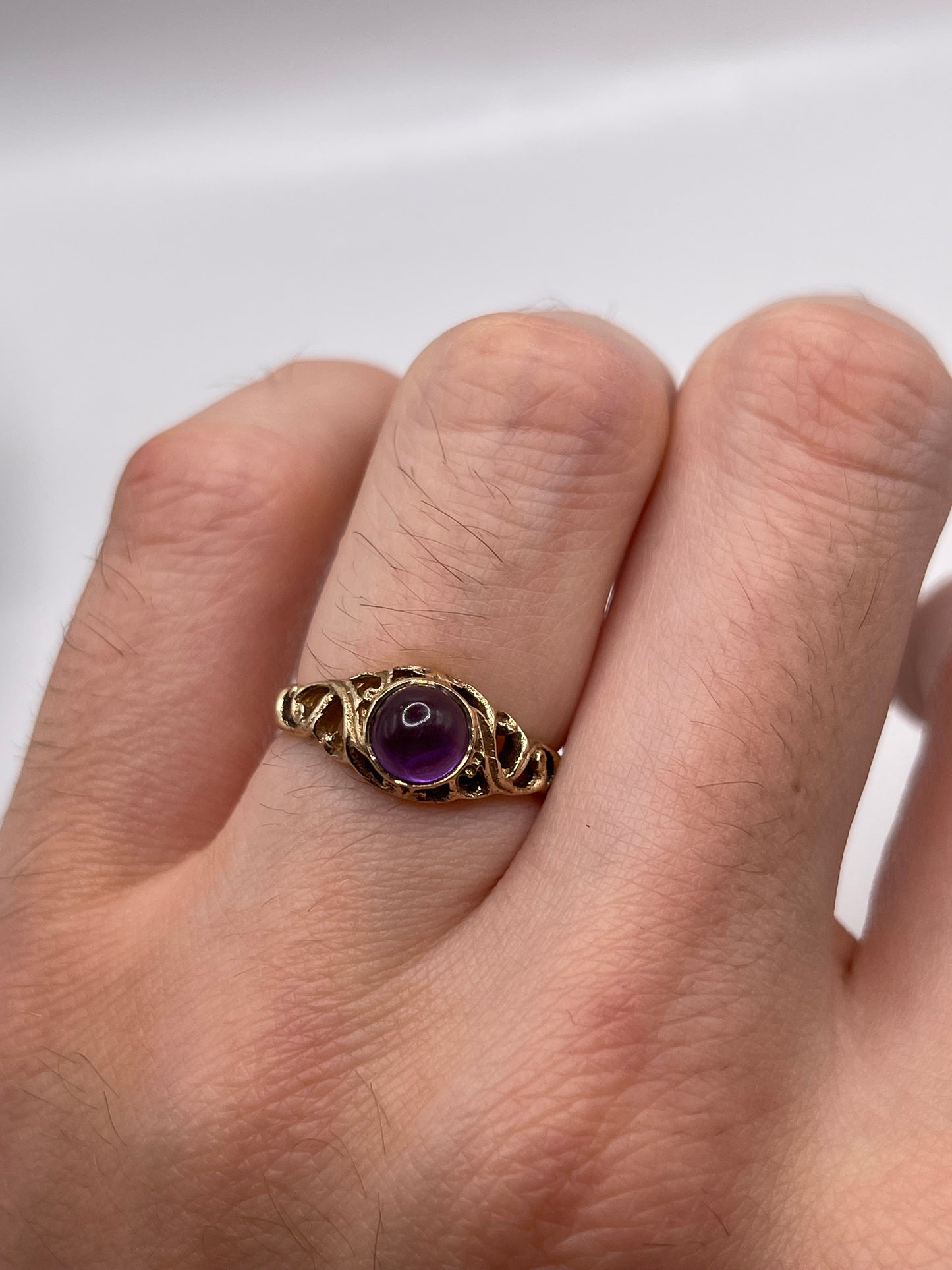 9ct gold cabochon amethyst ring