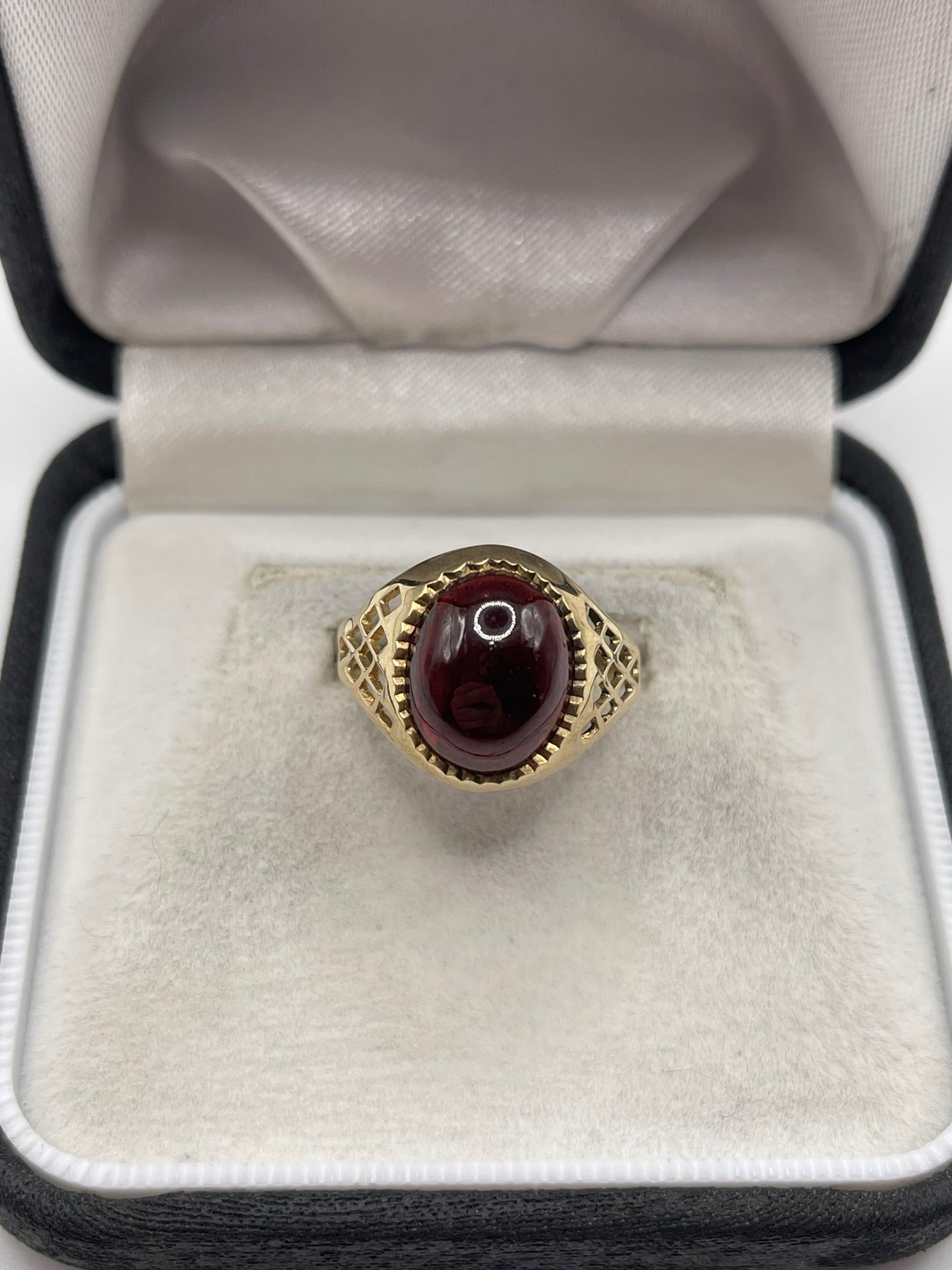 9ct gold cabochon garnet ring