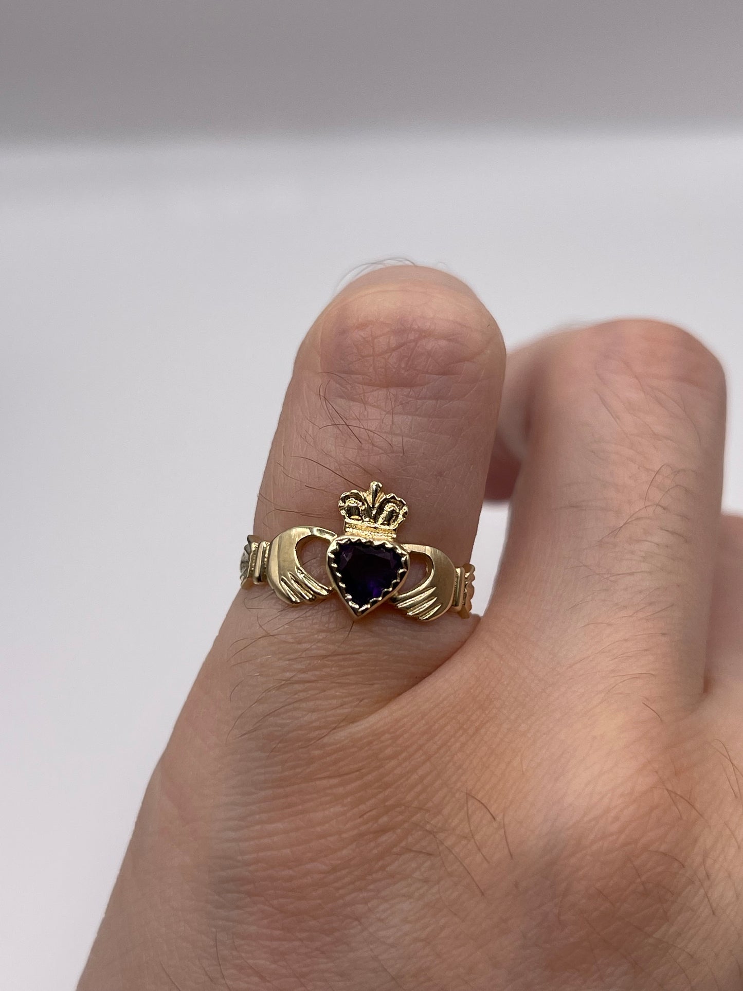 9ct gold amethyst claddagh ring