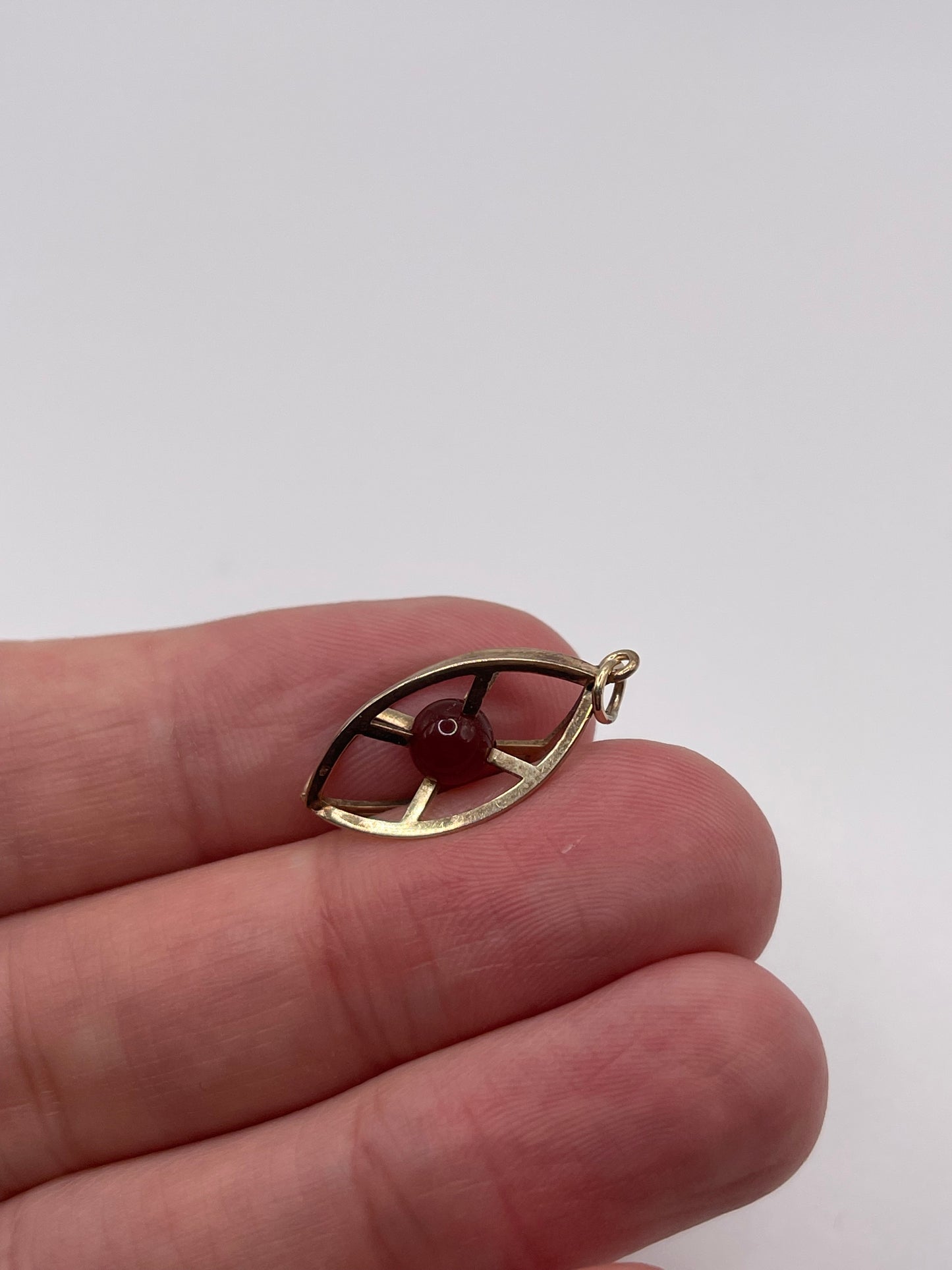 9ct gold carnelian pendant