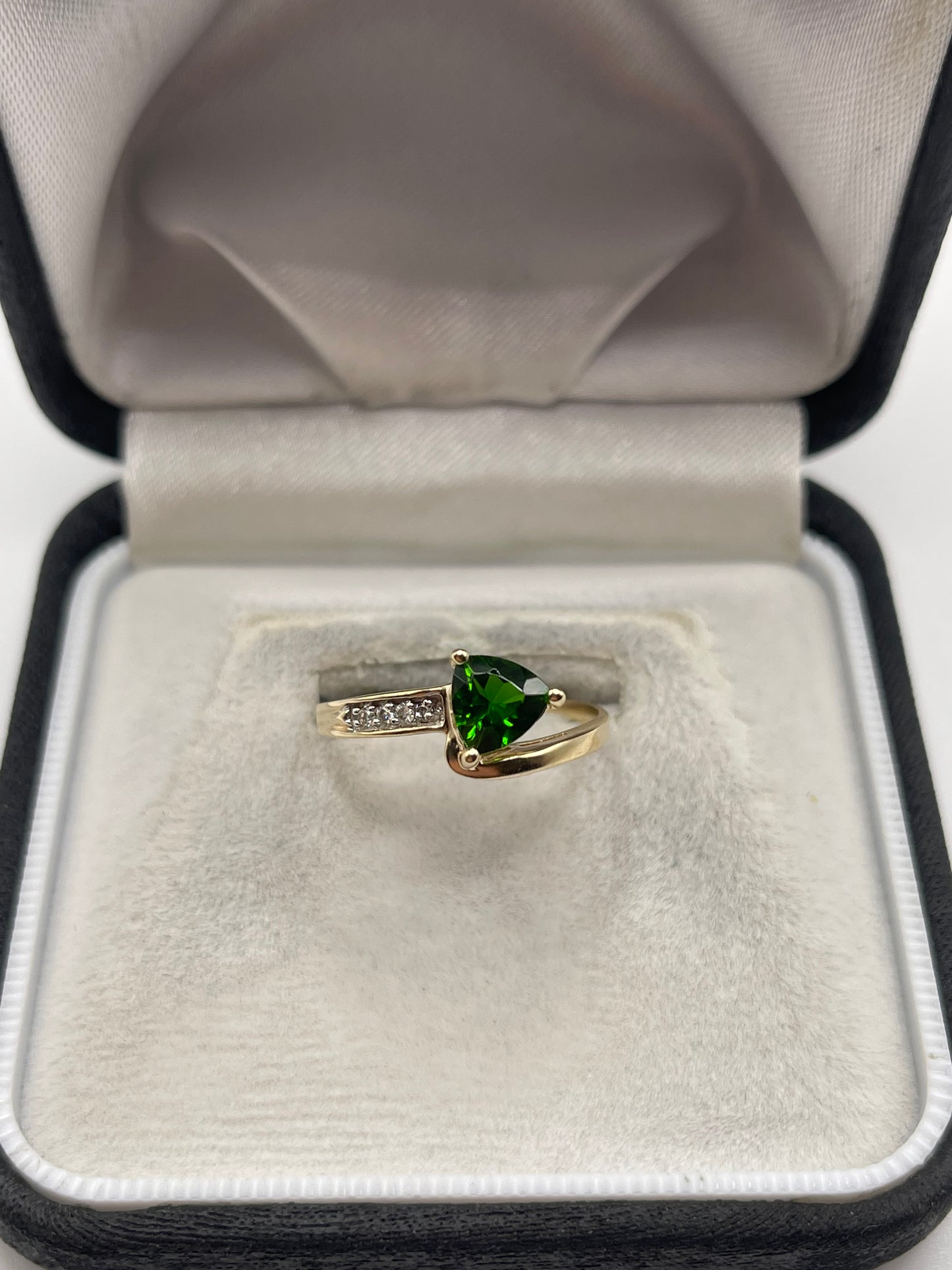 14ct gold diopside and diamond ring