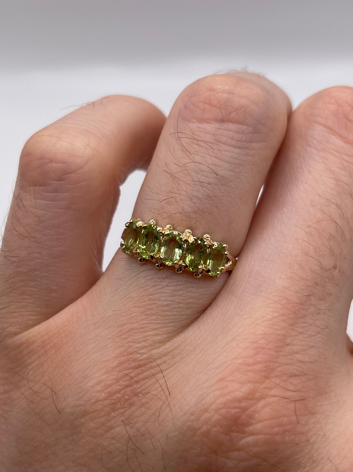 9ct gold peridot ring