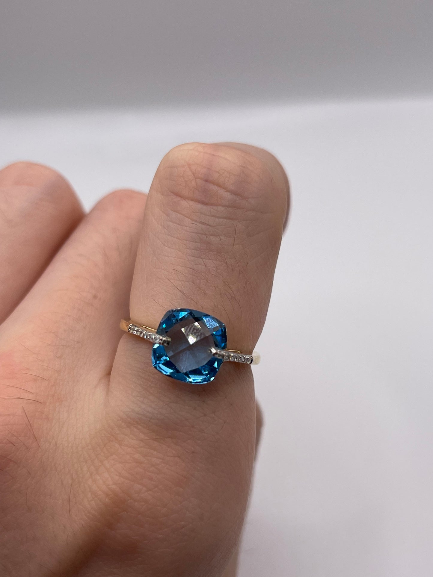 9ct gold topaz and diamond ring