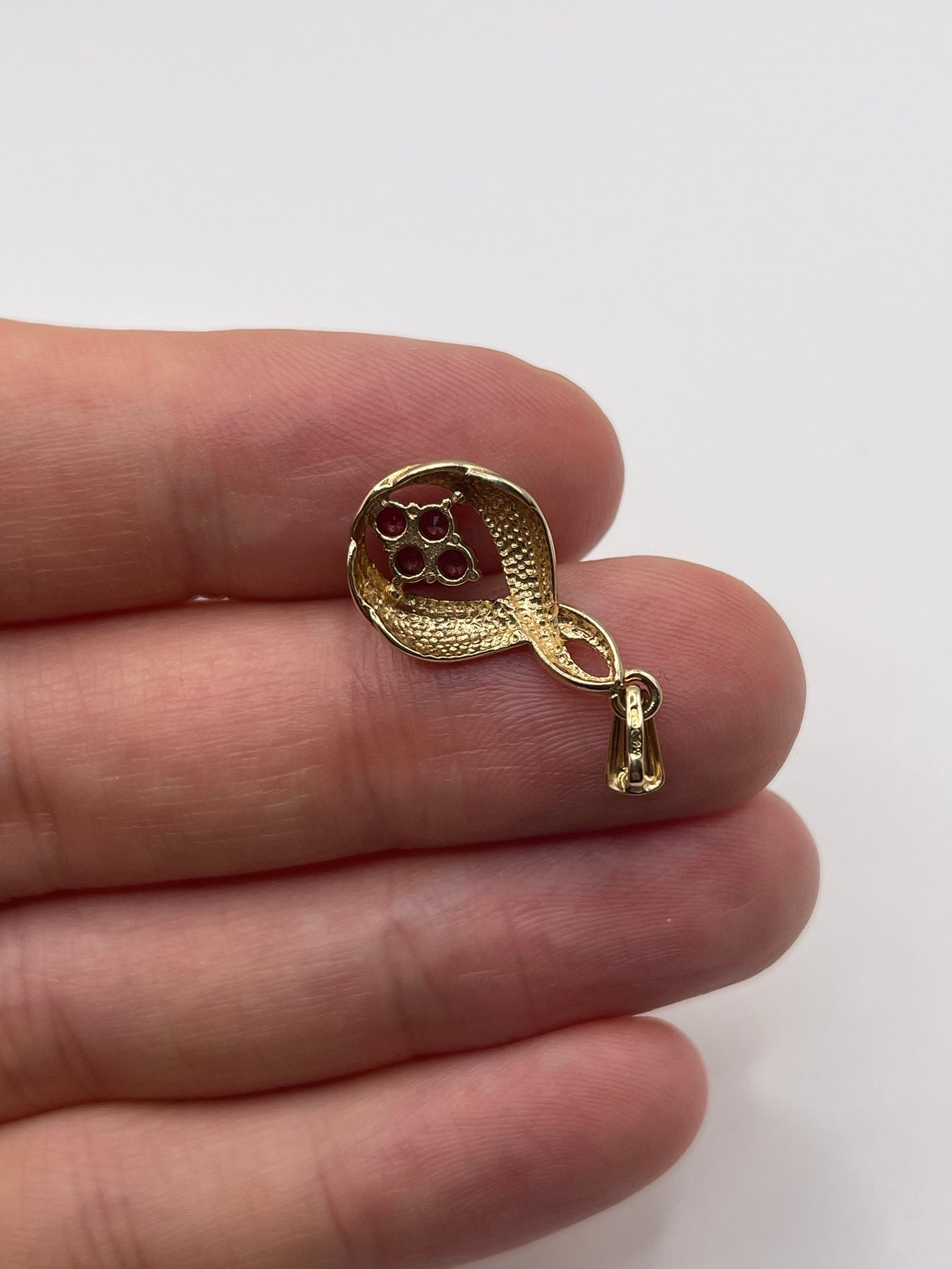 9ct gold ruby pendant
