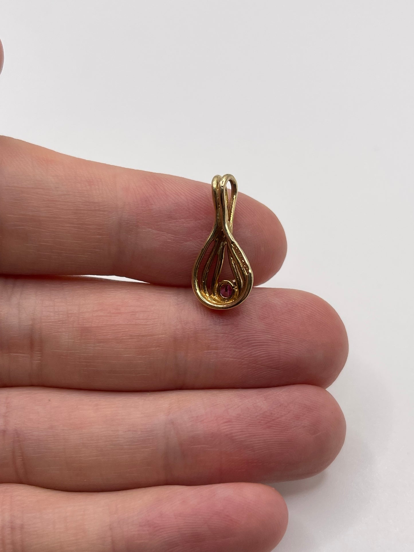 9ct gold ruby pendant