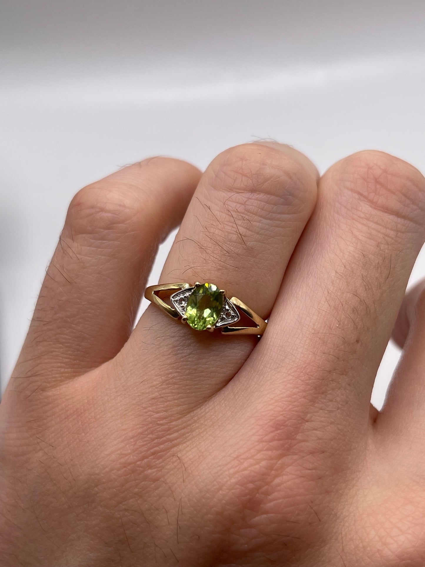 9ct gold peridot and diamond ring