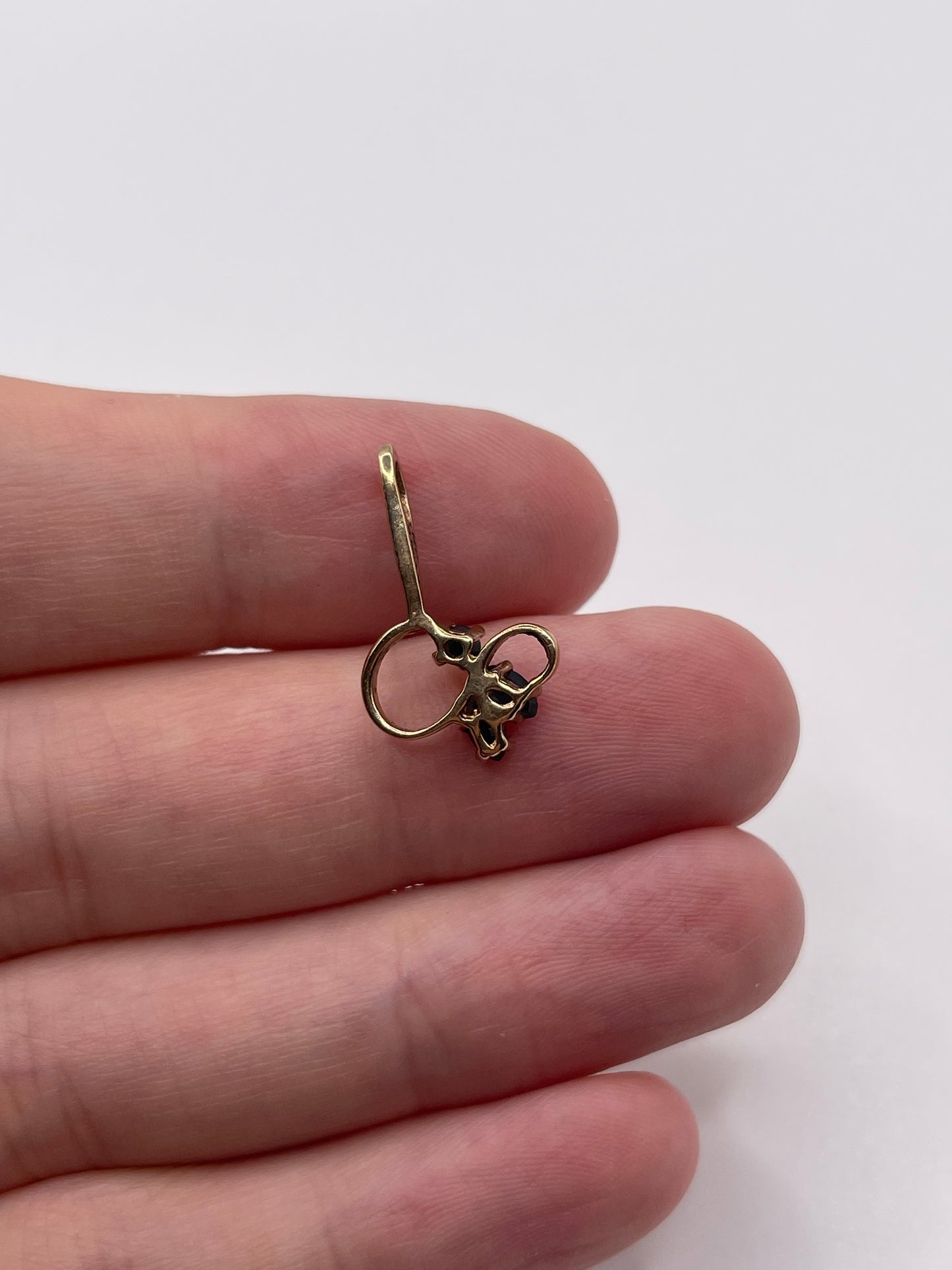 9ct gold sapphire pendant