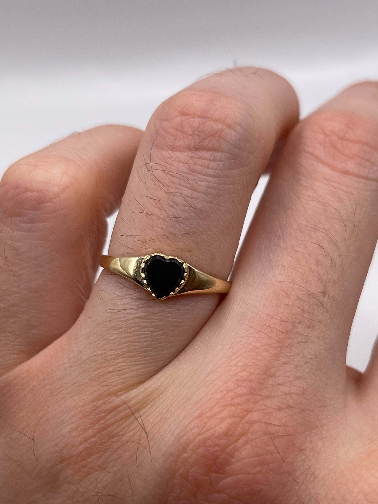 9ct gold heart onyx ring