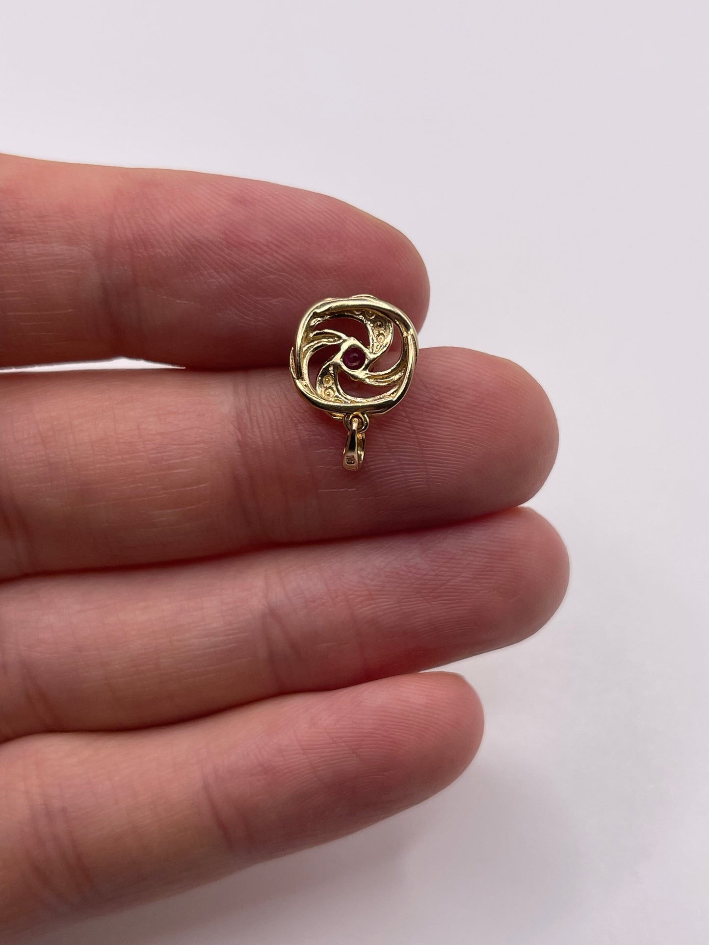 9ct gold ruby pendant
