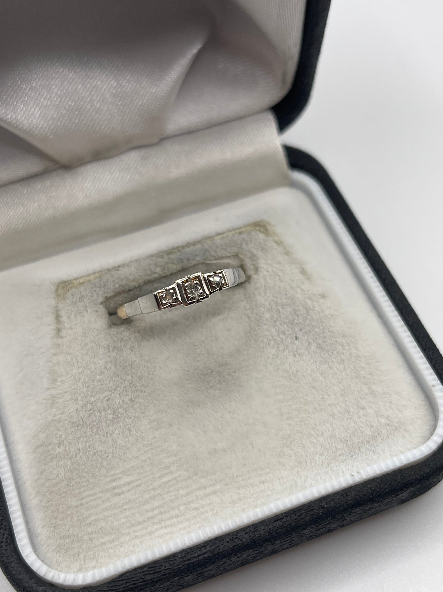 9ct gold platinum diamond ring