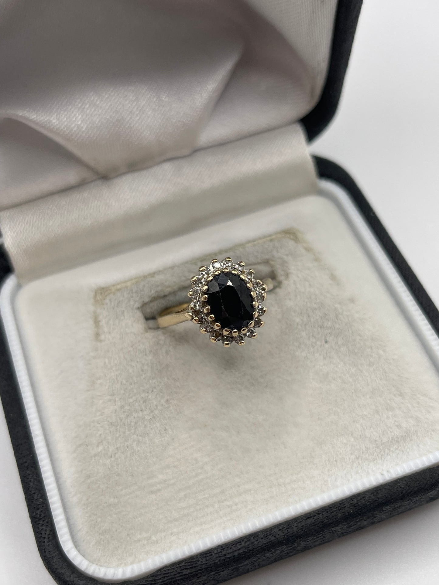 9ct gold sapphire and discomfort ring
