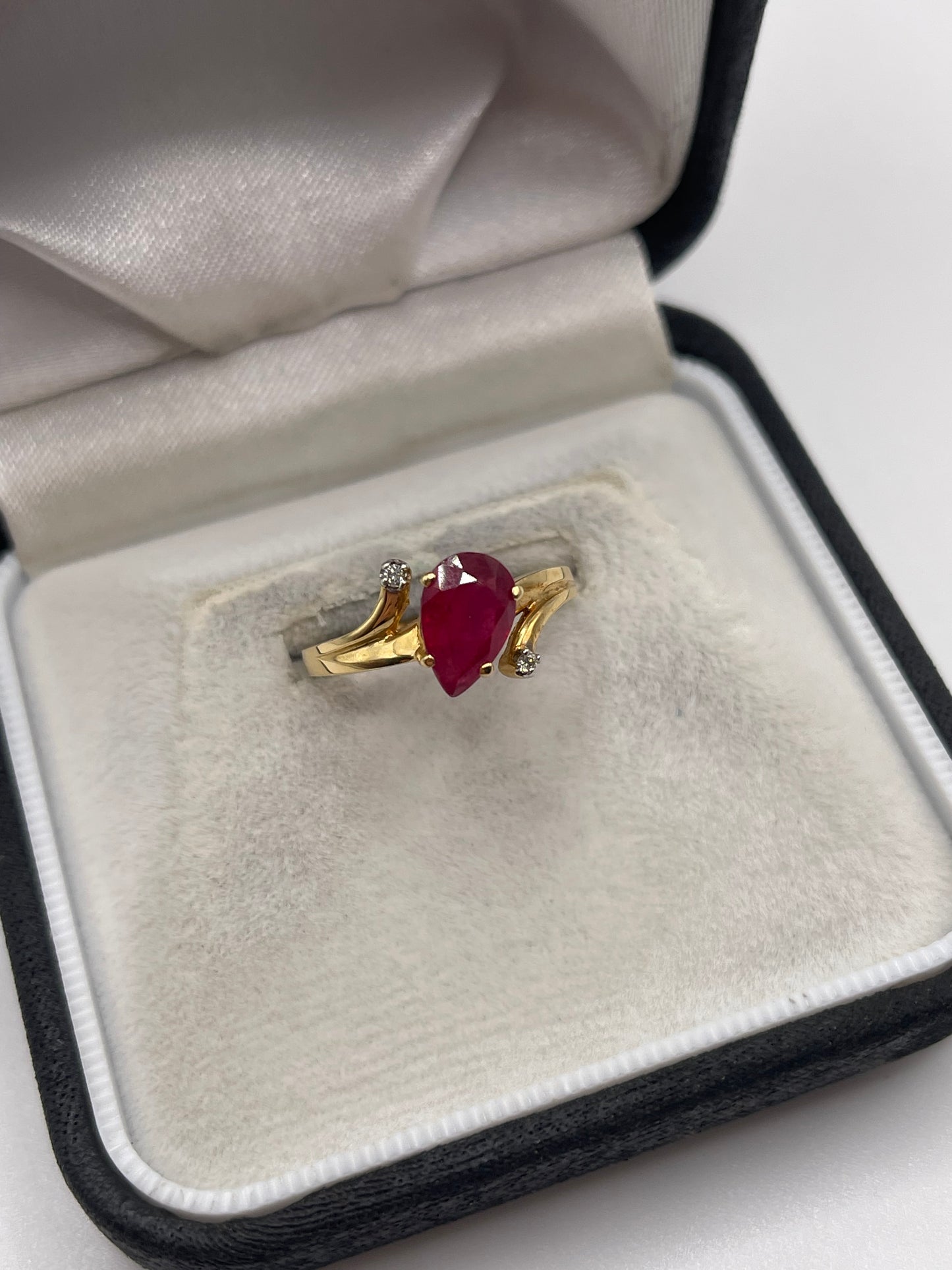 18ct gold ruby and diamond ring