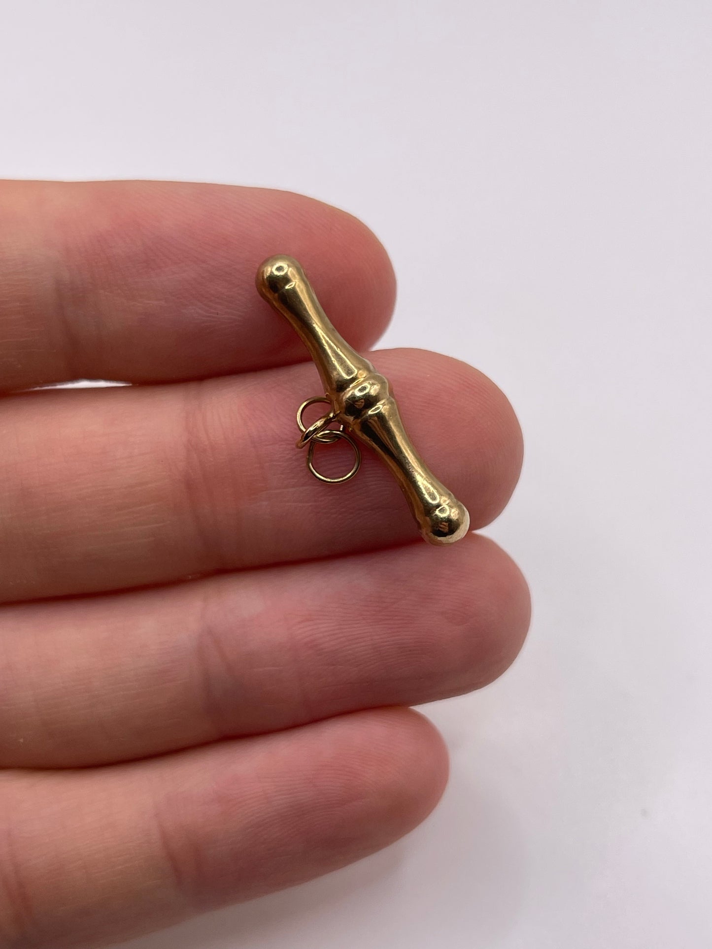 9ct gold t bar pendant