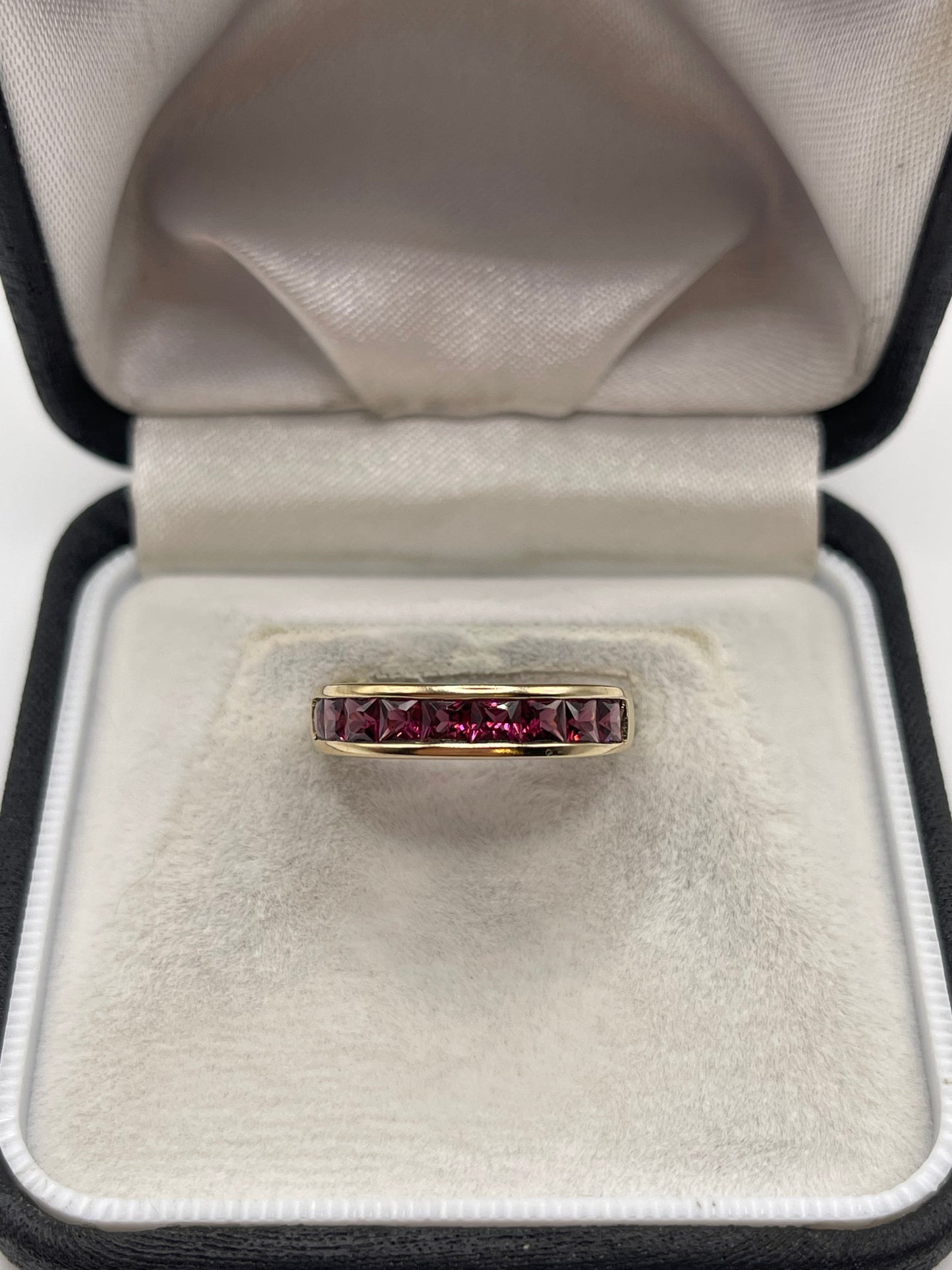 9ct gold garnet ring