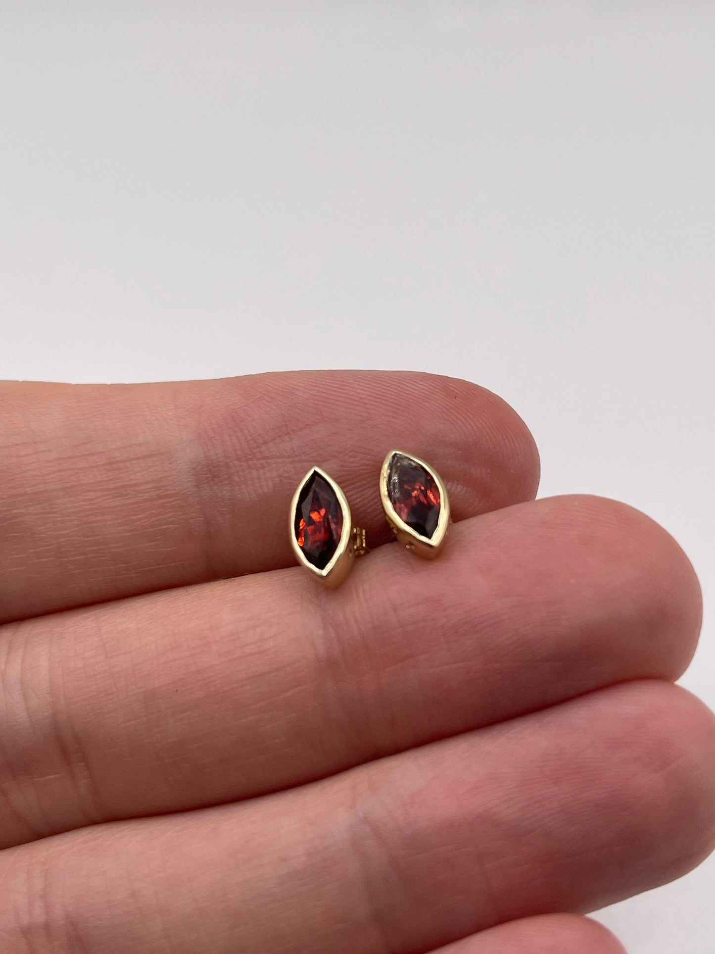 9ct gold garnet earrings
