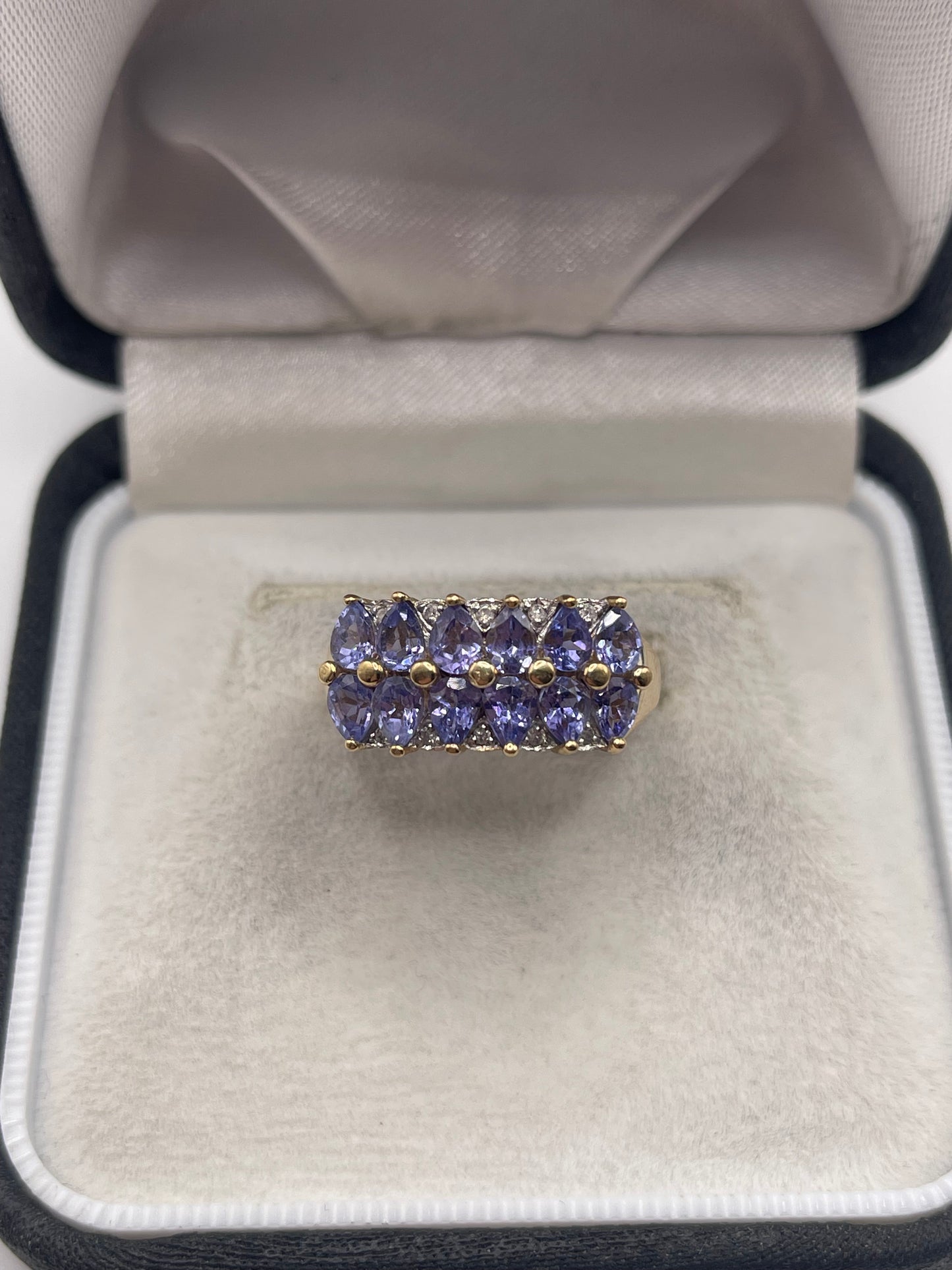 9ct gold tanzanite and diamond ring