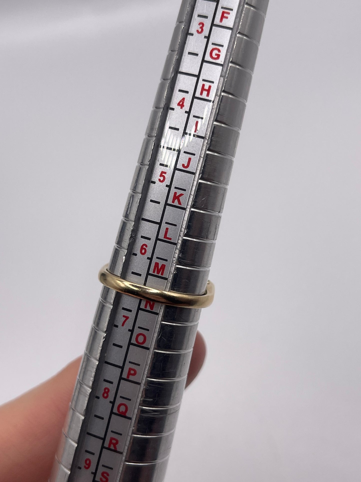 9ct gold peridot and diamond ring