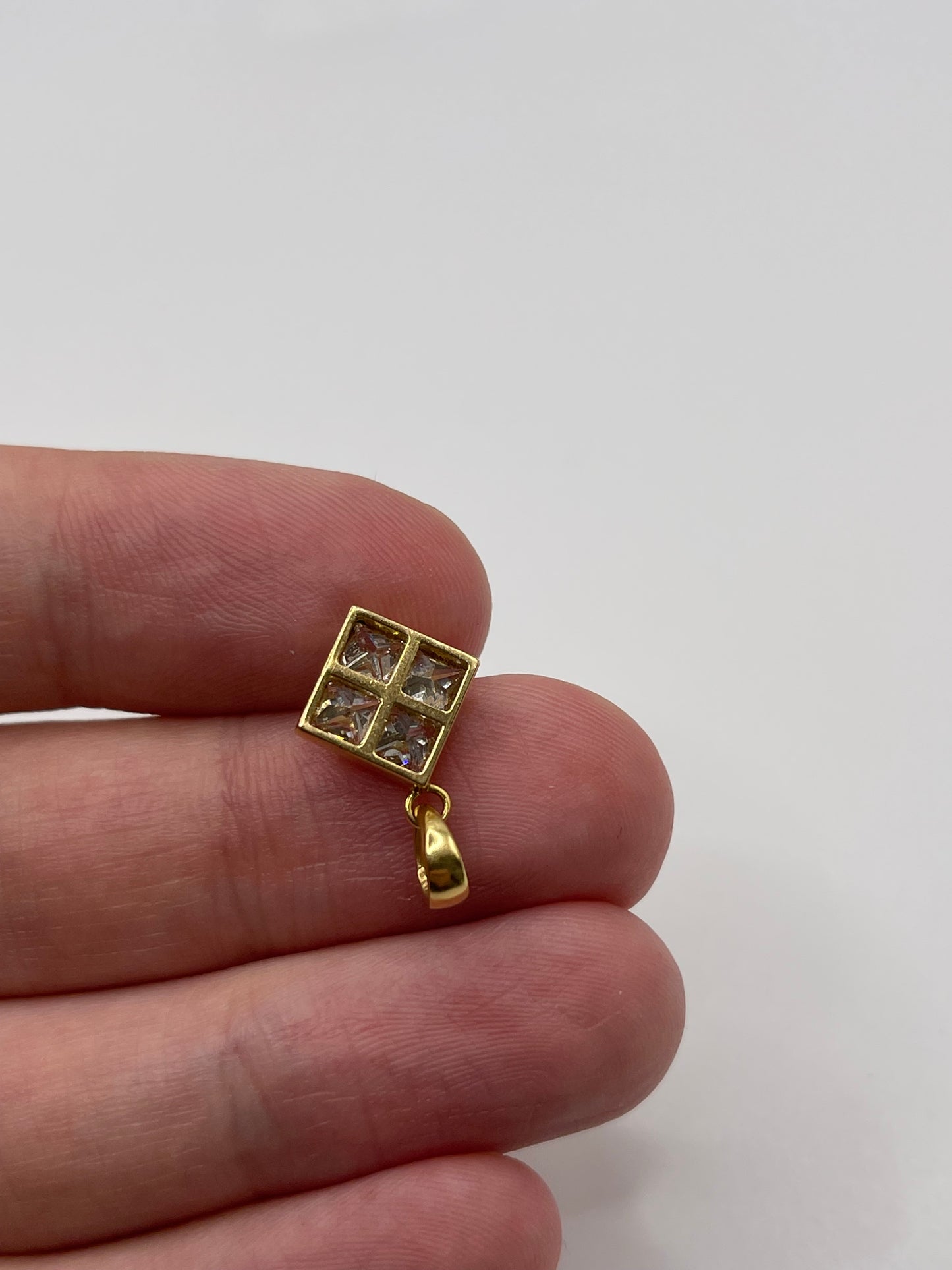 18ct gold 1.2ct diamond pendant