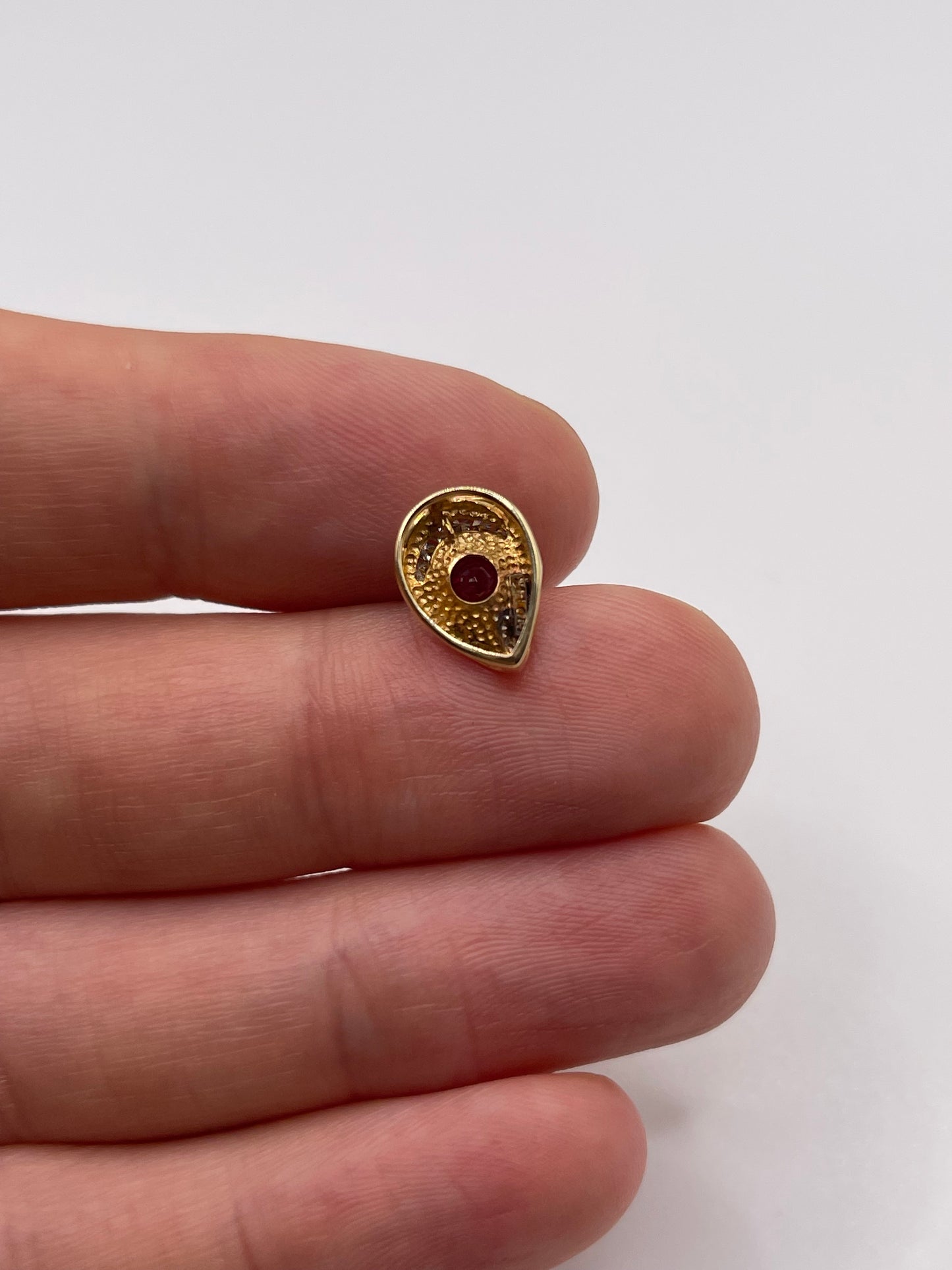 14ct gold ruby and diamond pendant